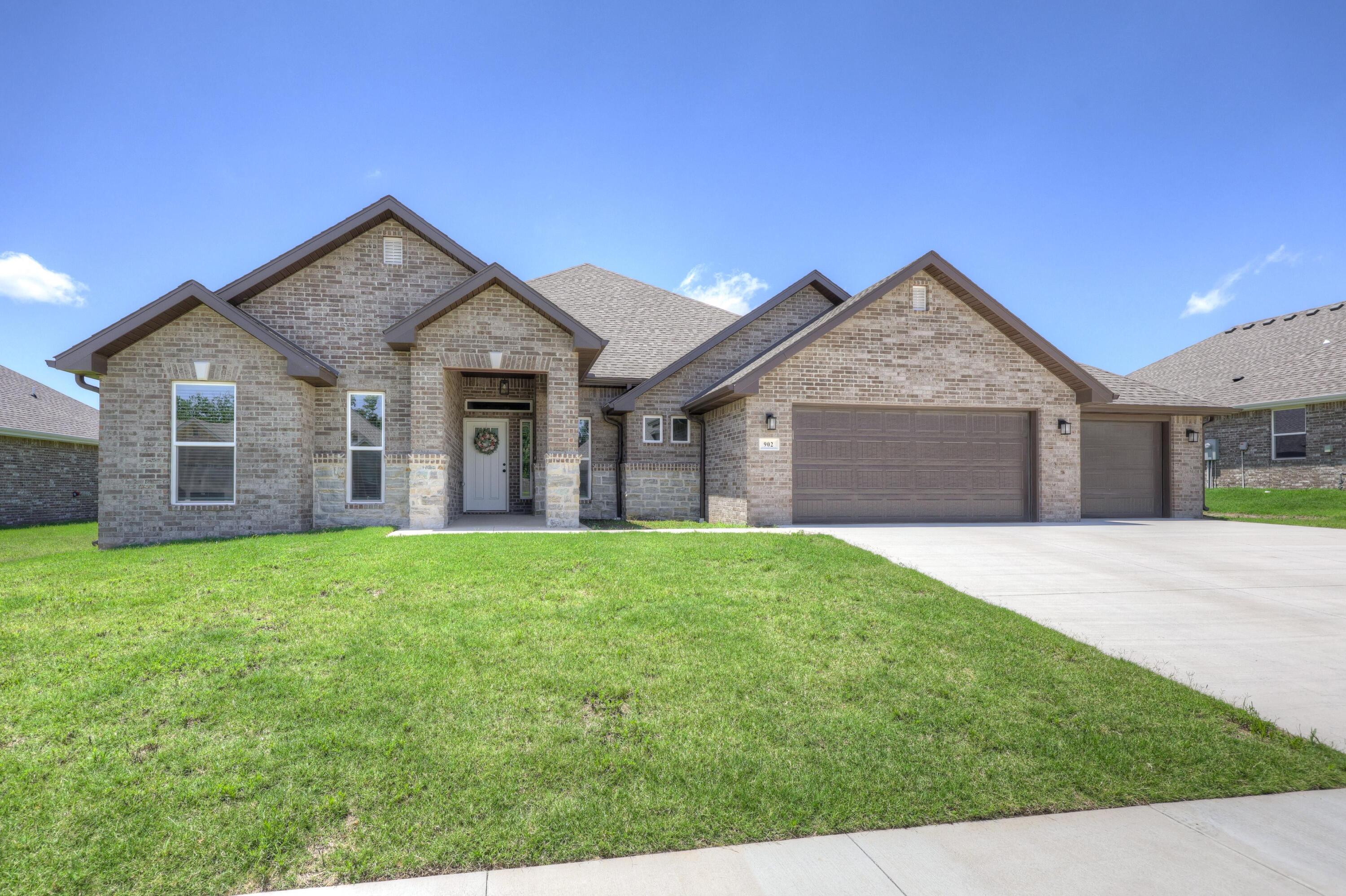 902 Silver Oaks 1