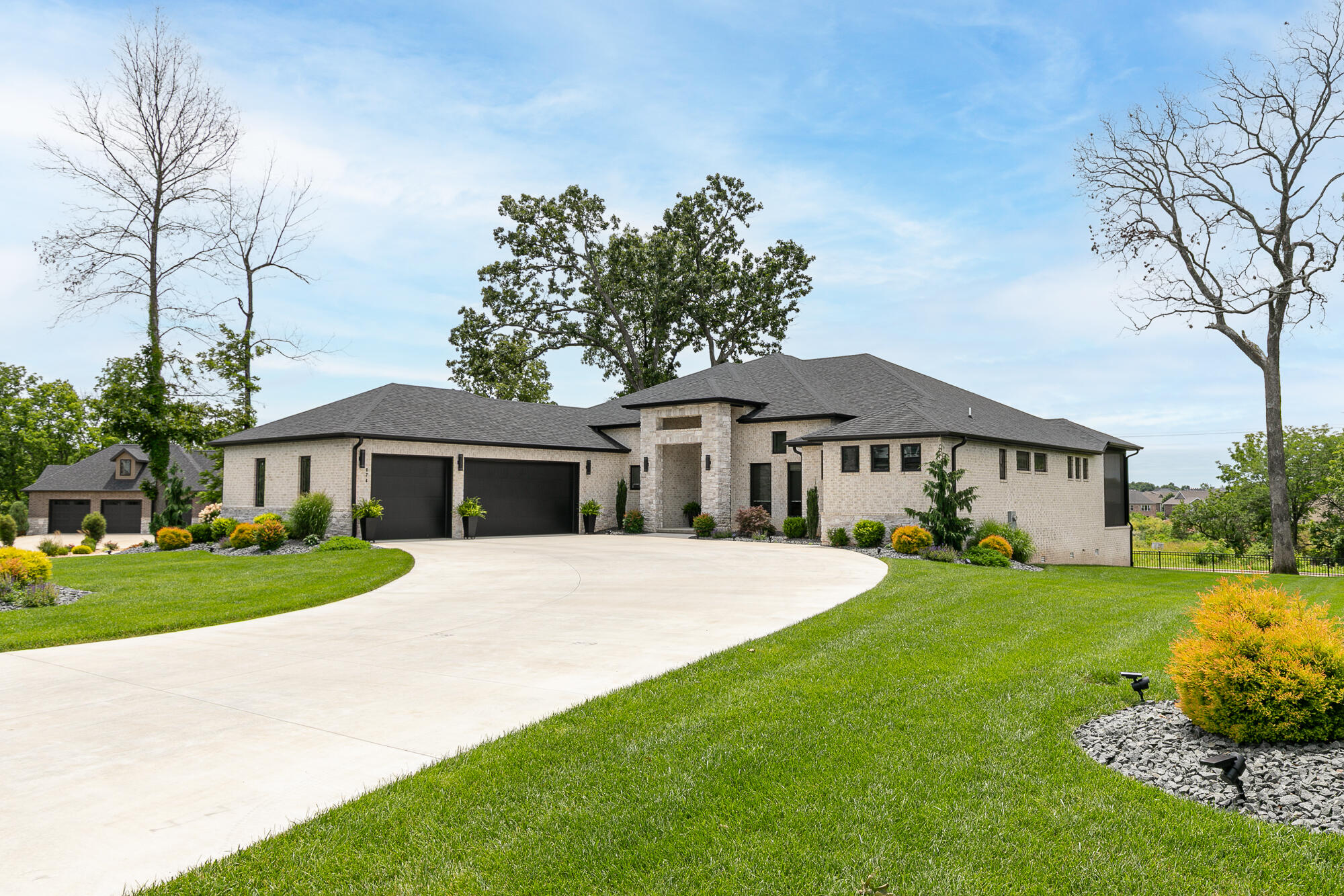 874 E Kenmare 1