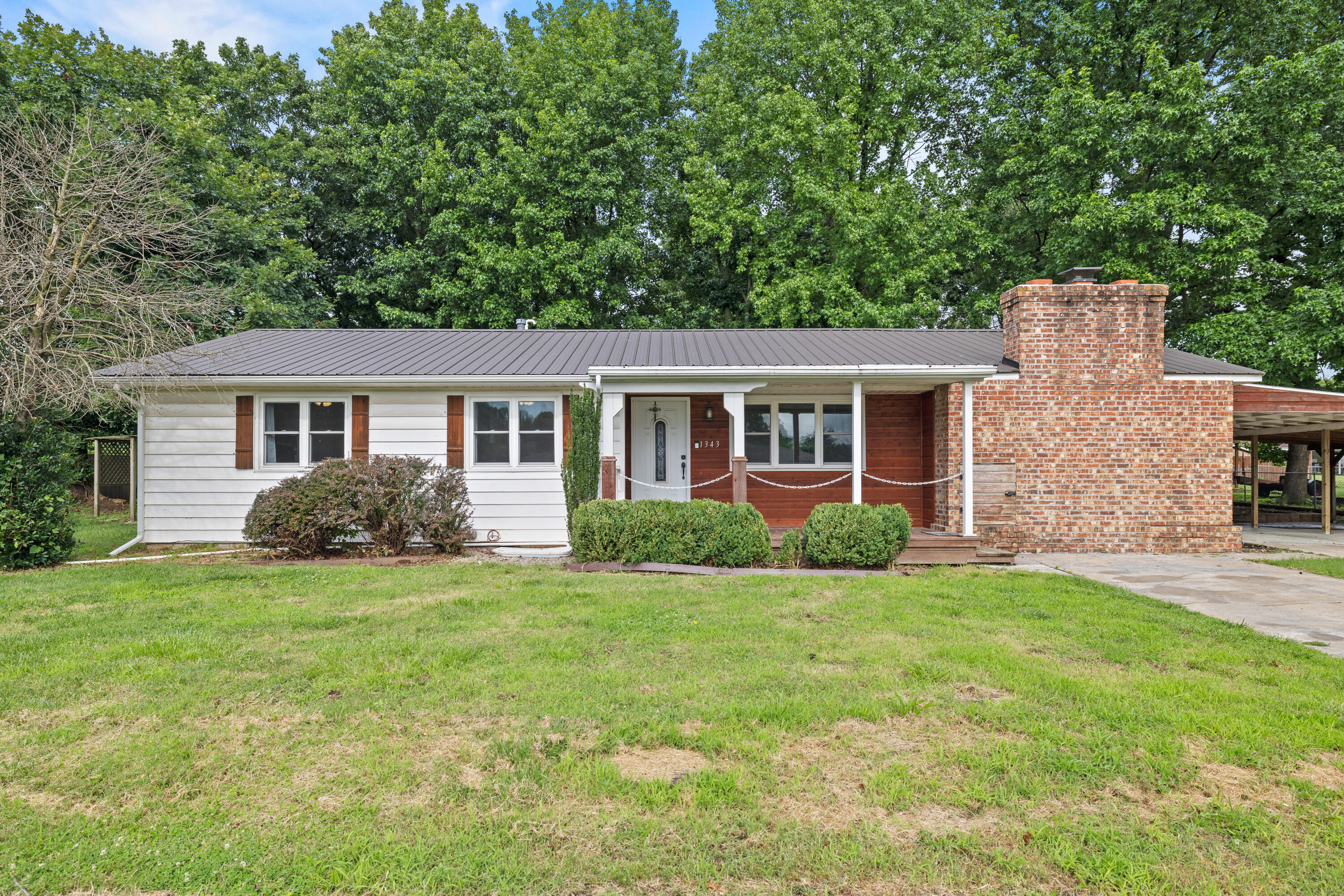 1343 Woodlawn 1