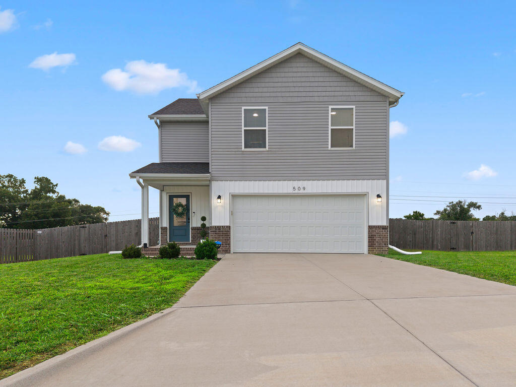 509 N Pine Leaf 1