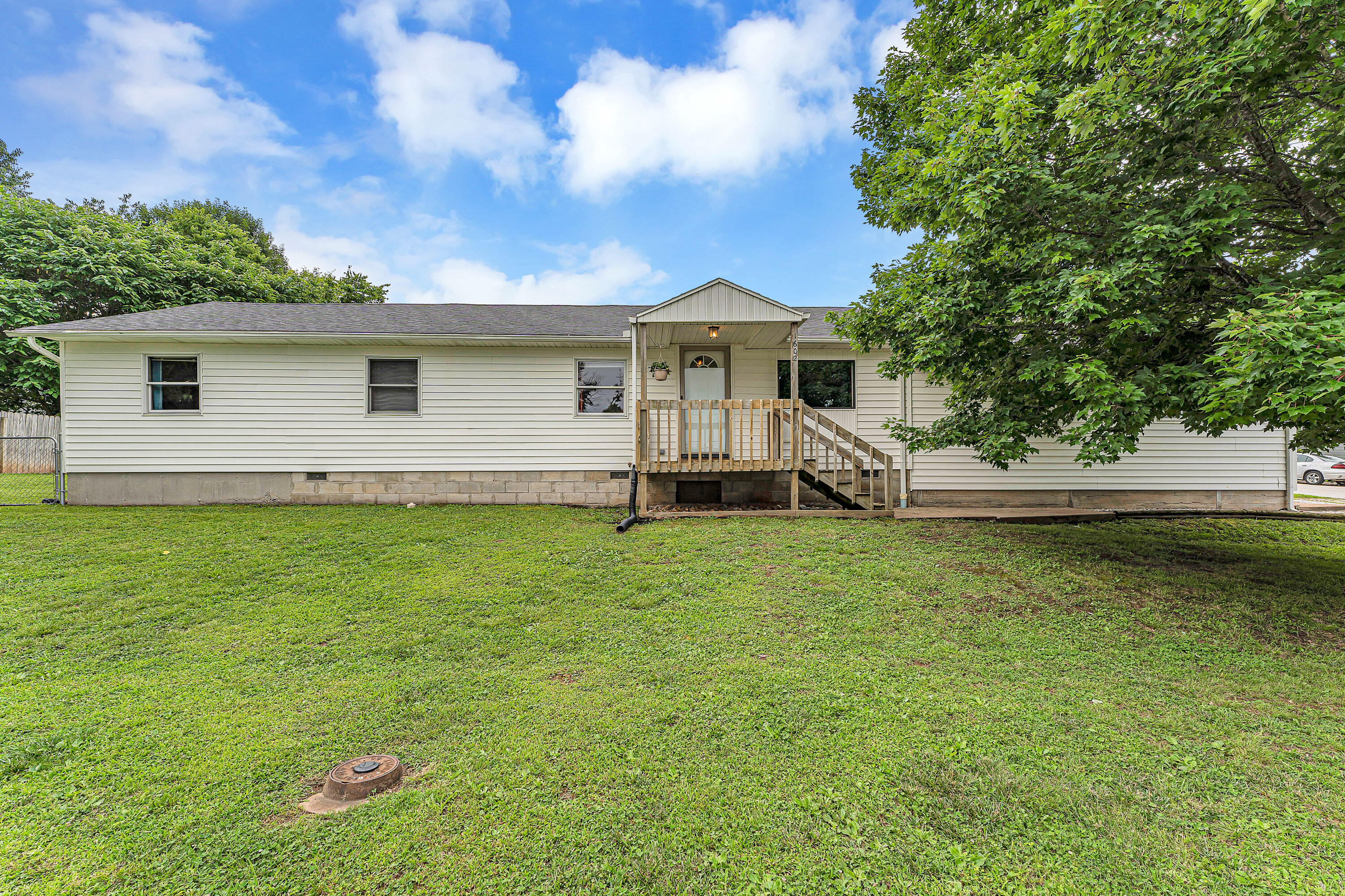 1602 W Robin 2