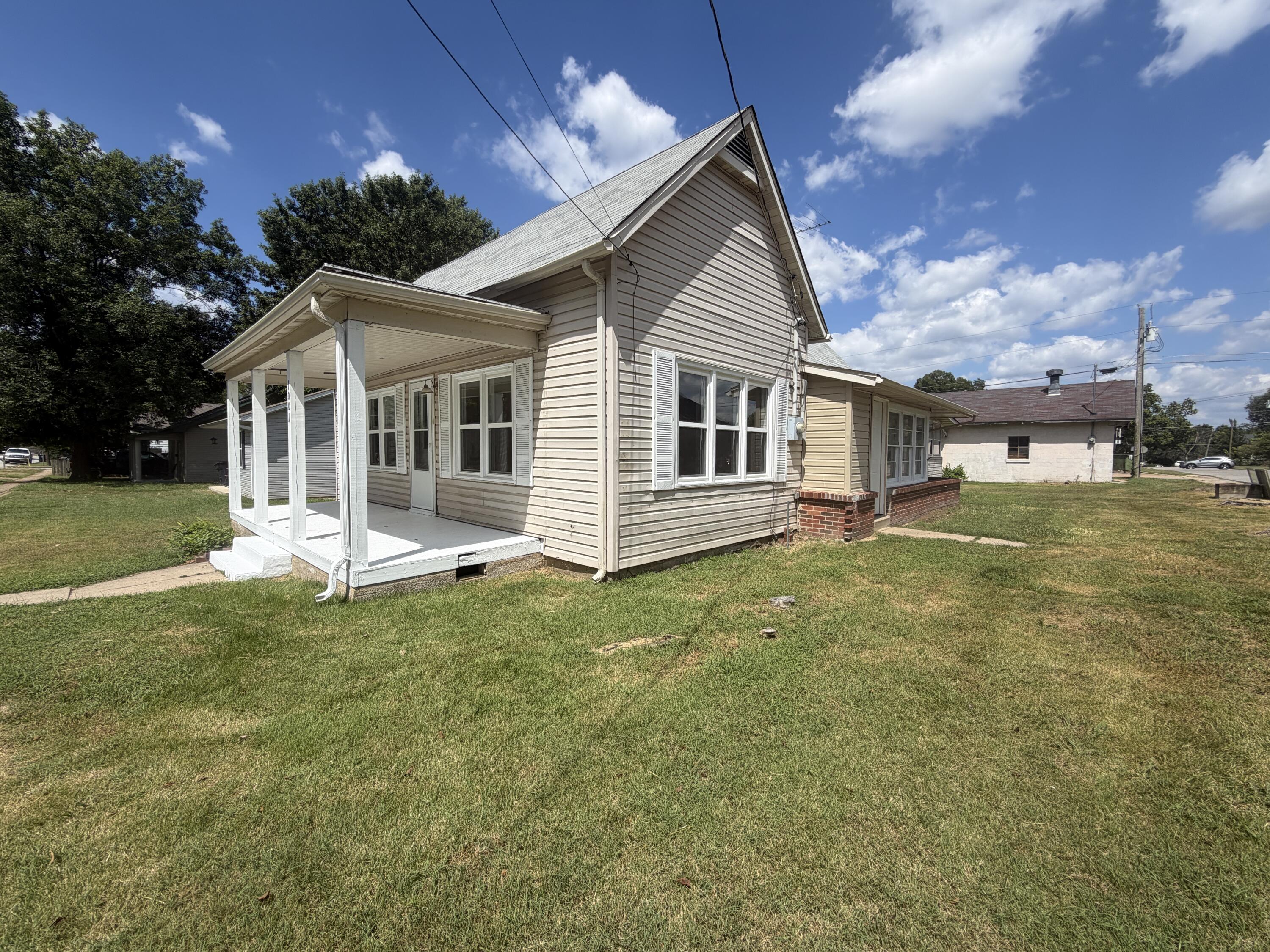 1001 W Cass 1