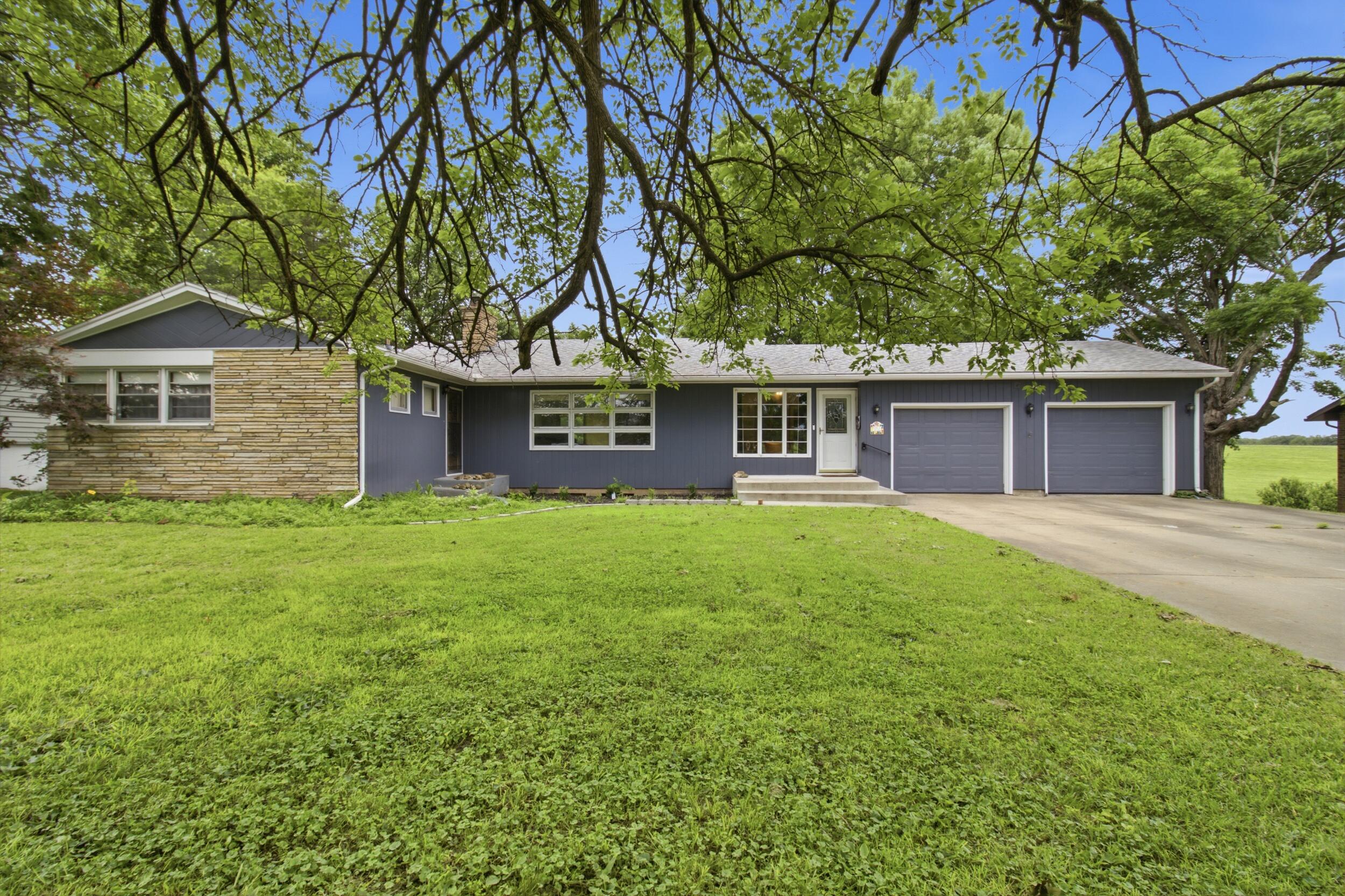 912 W Pleasant 1