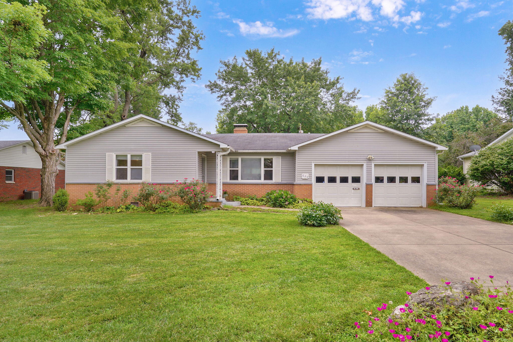 628 W Westview 1