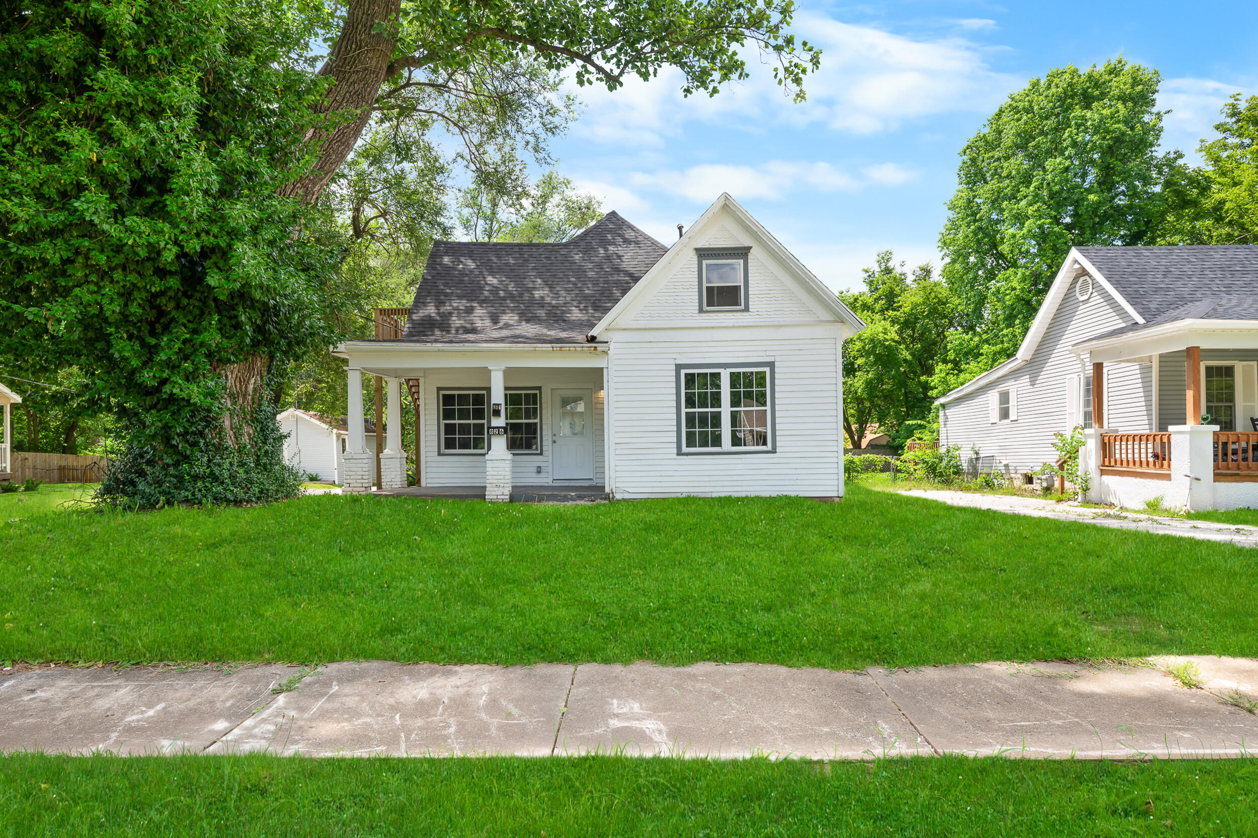824 W Elm 1