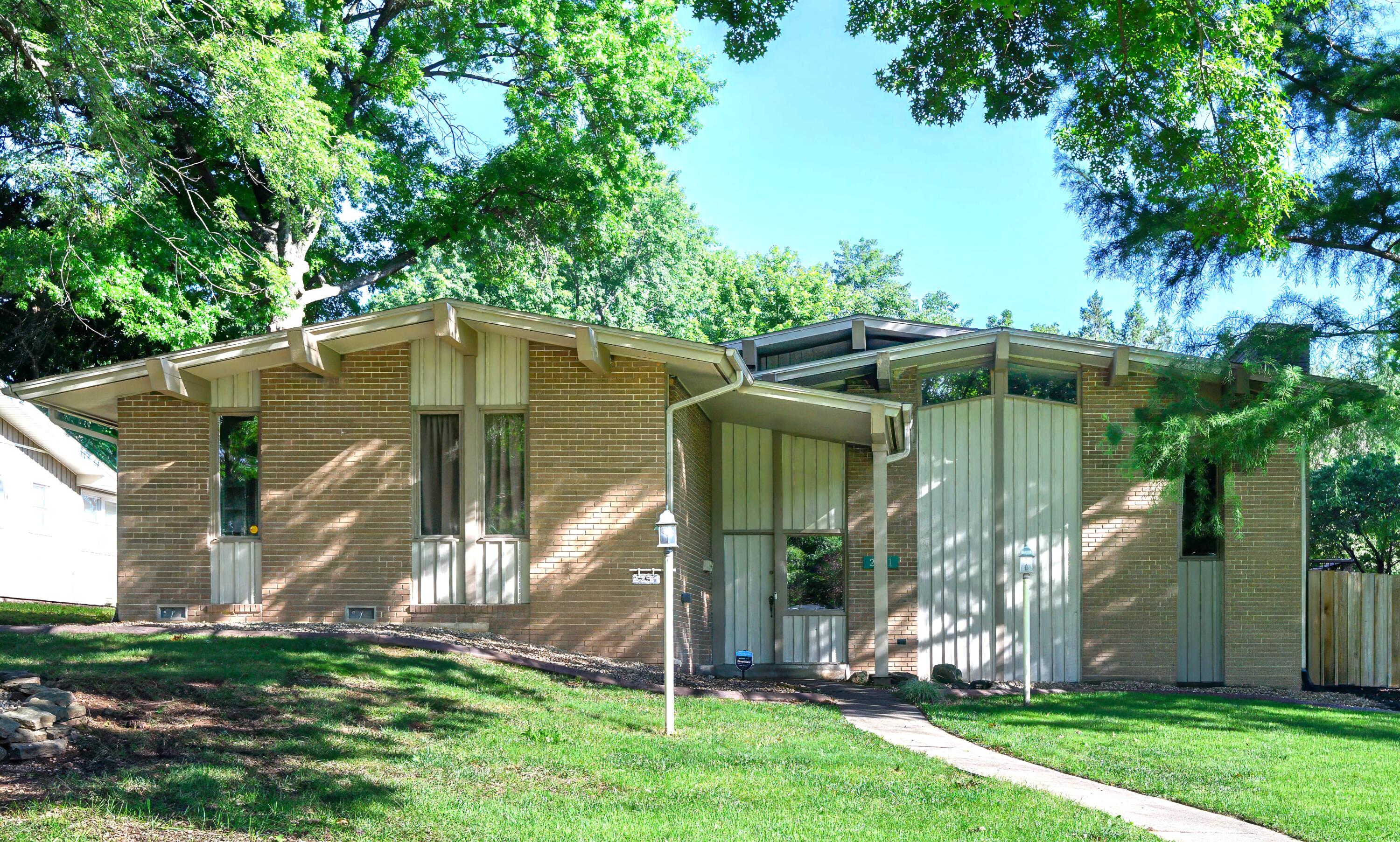 2291 E Mirabeau 1