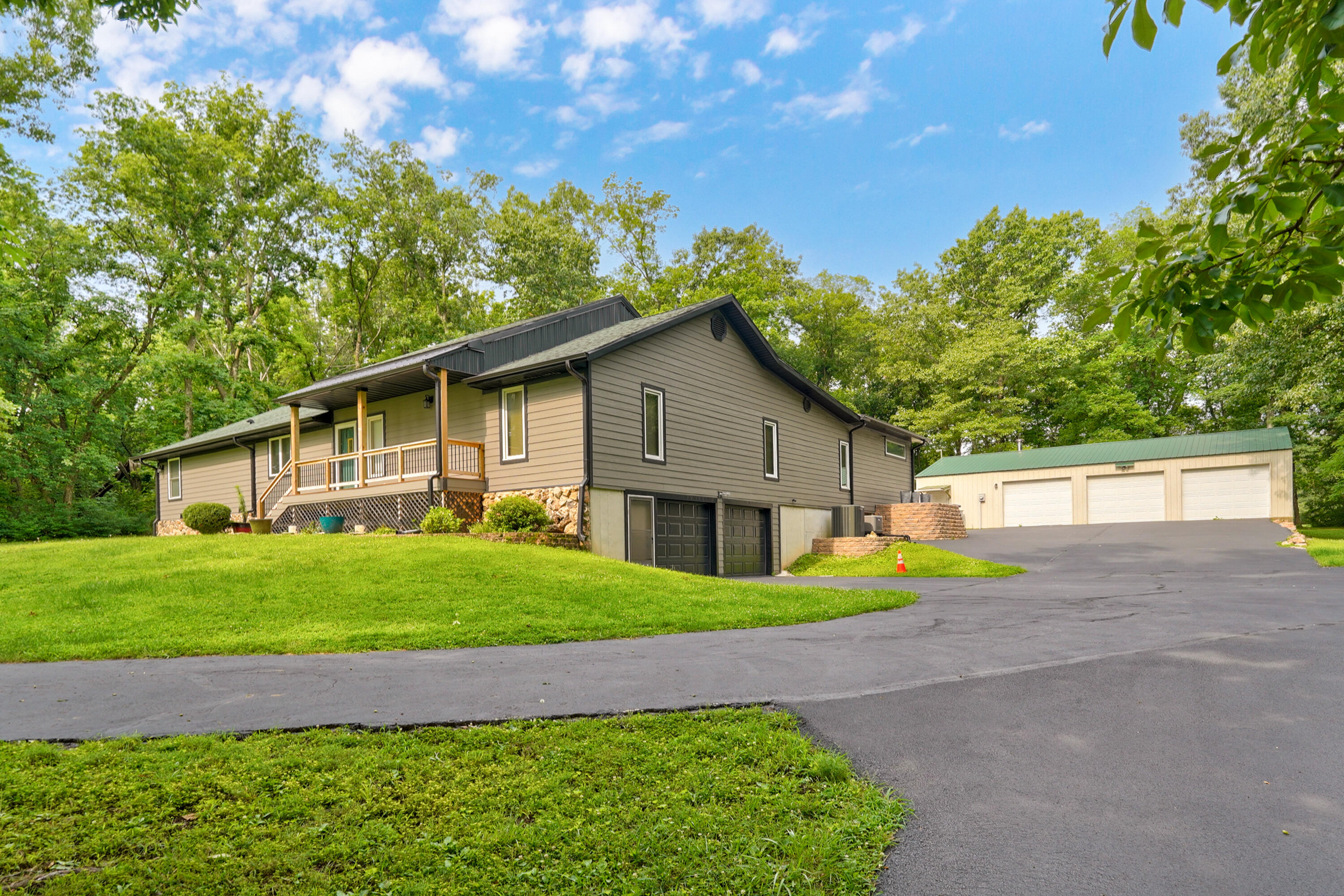 5725 S Farm Rd 131