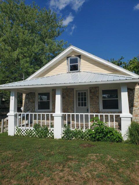136 N Charles 1