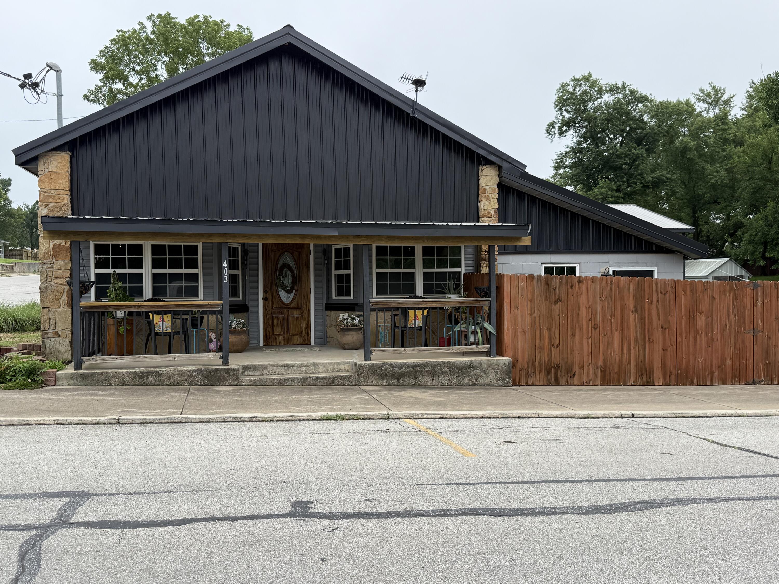 403 S Main 1