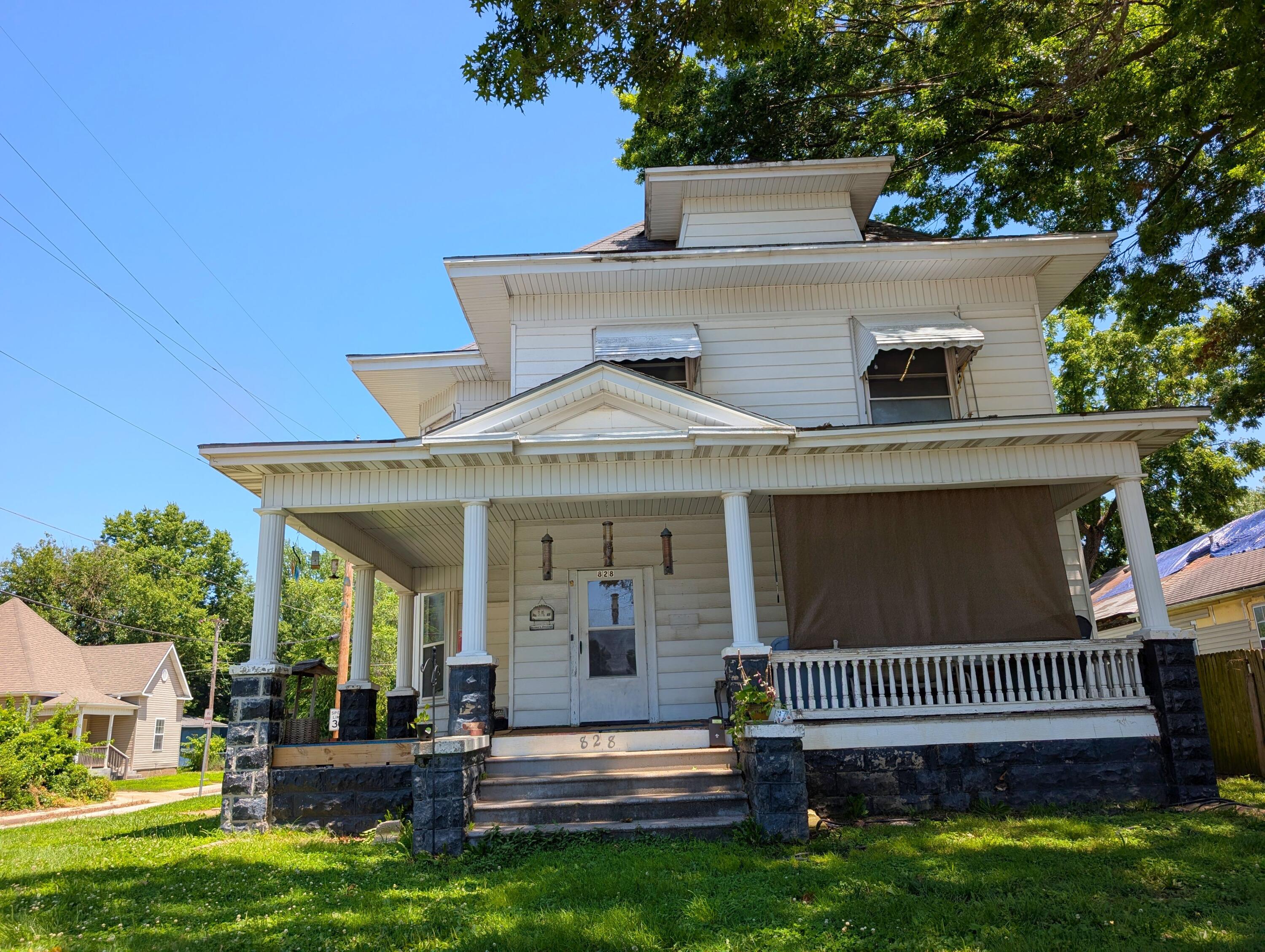 828 N Grant 1