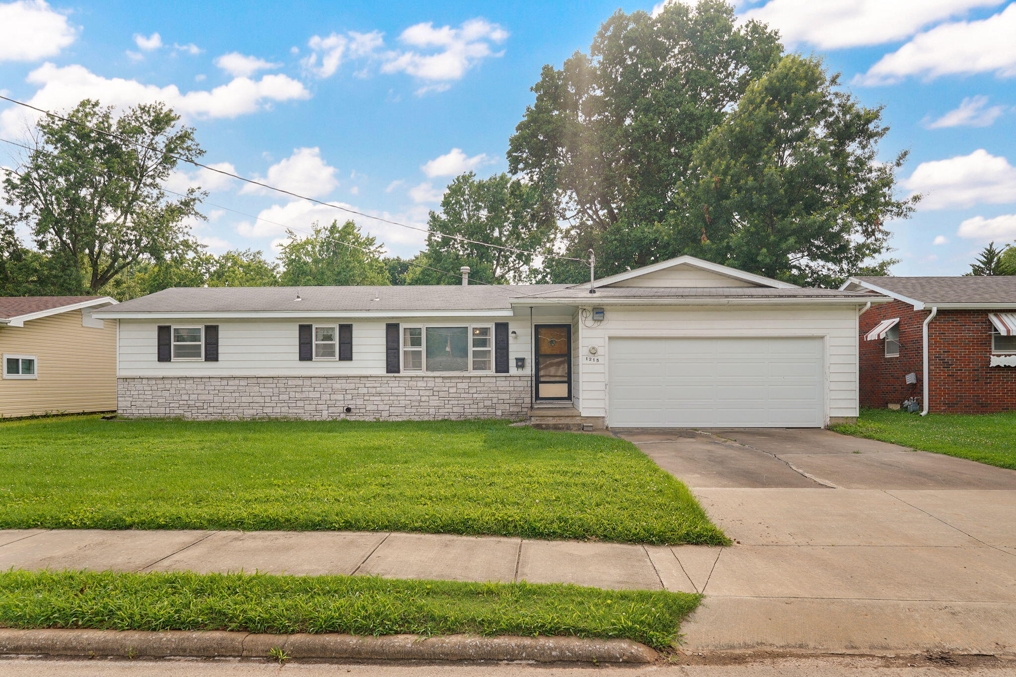 1215 S Airwood 1