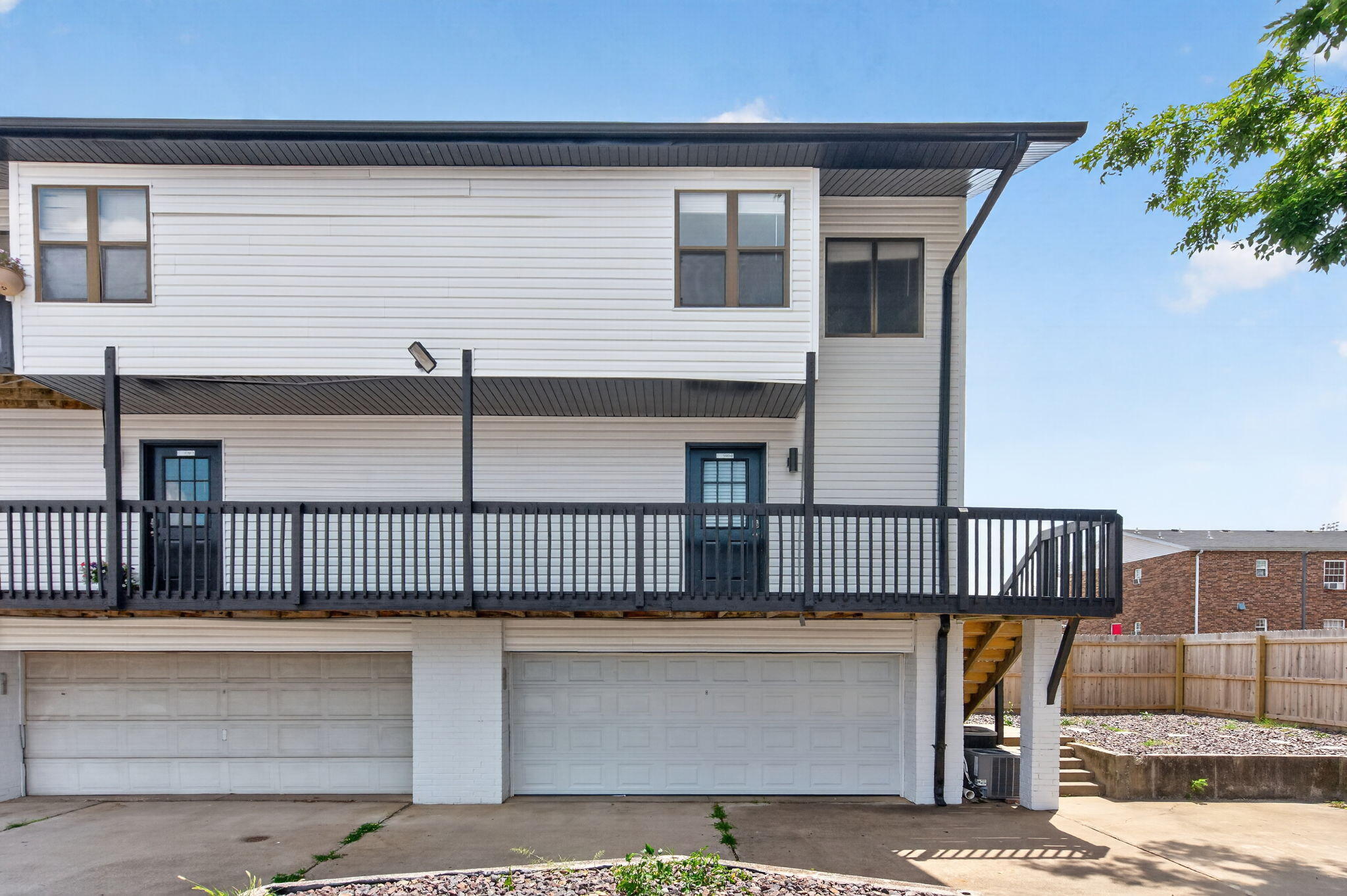 1030 E Elm 1