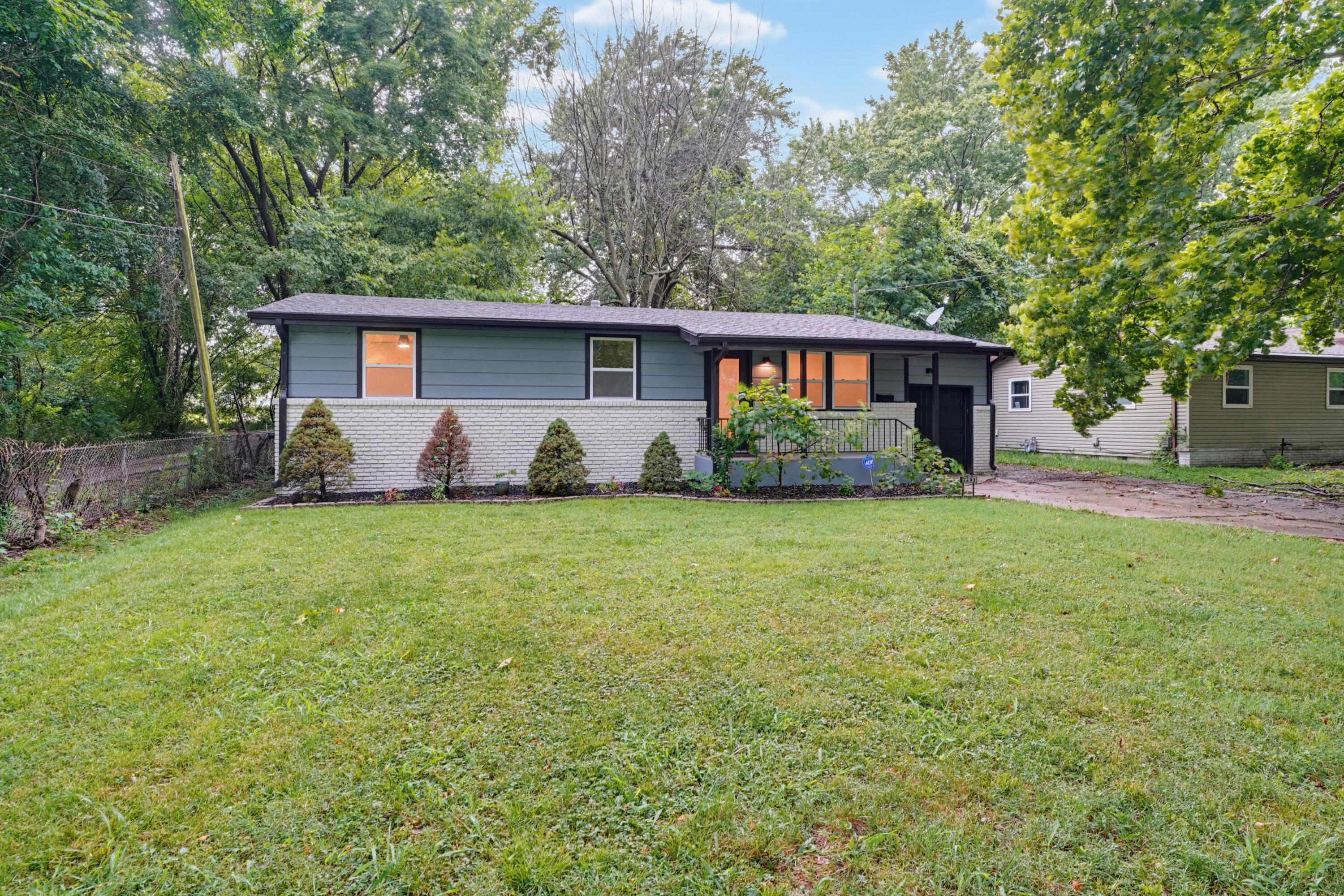 2203 N Kentwood 1