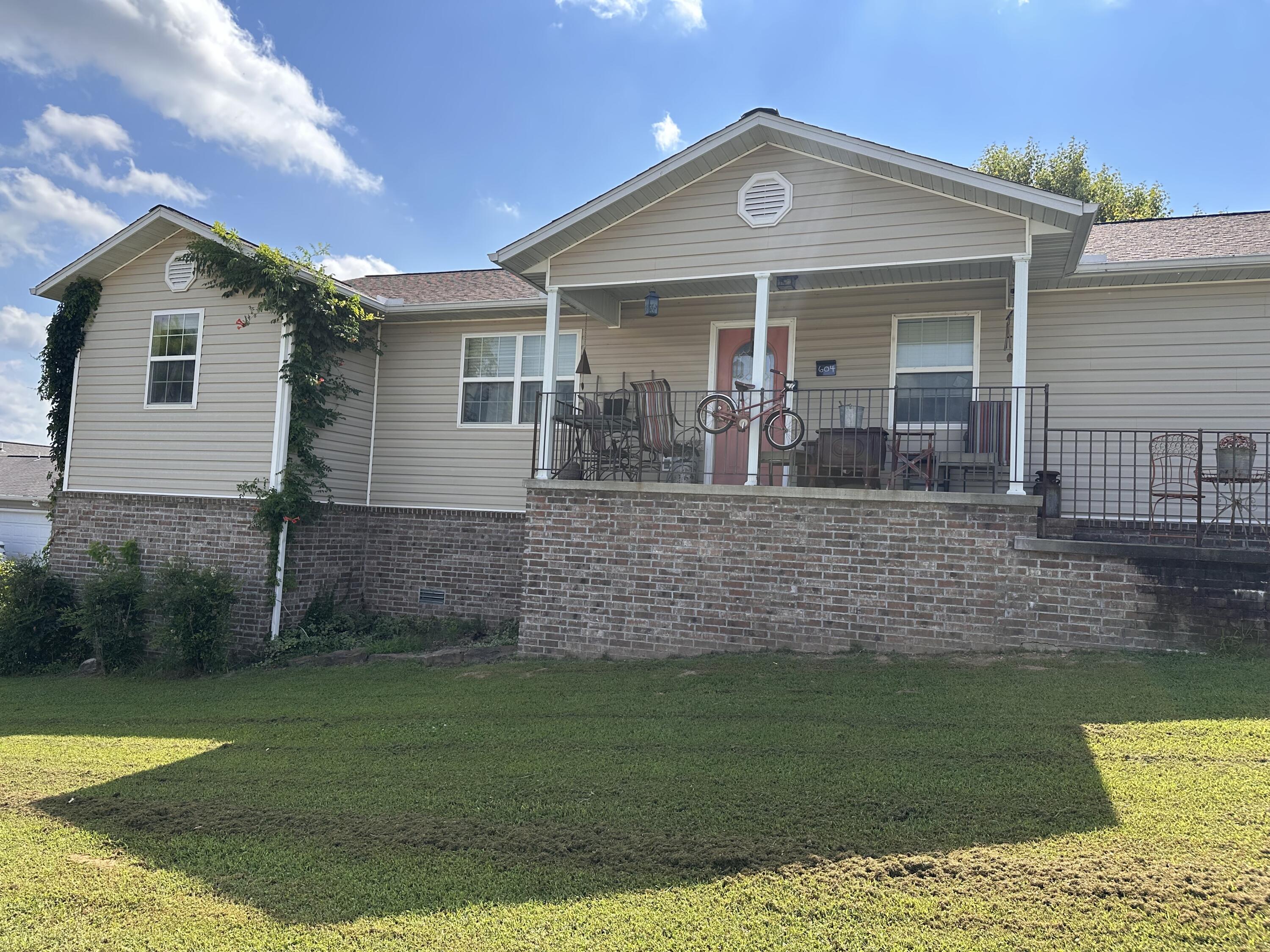 604 Paradise Heights