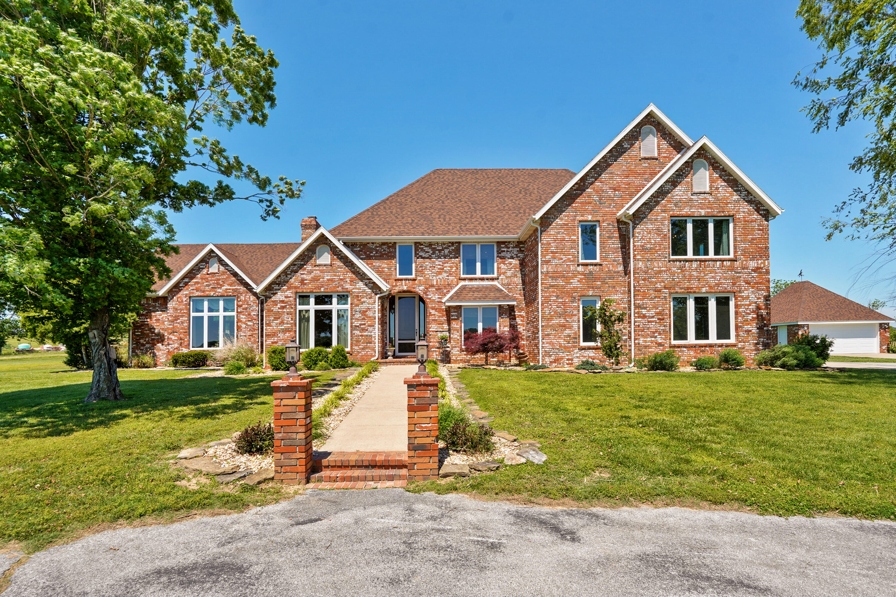 881 W Riverdale 1