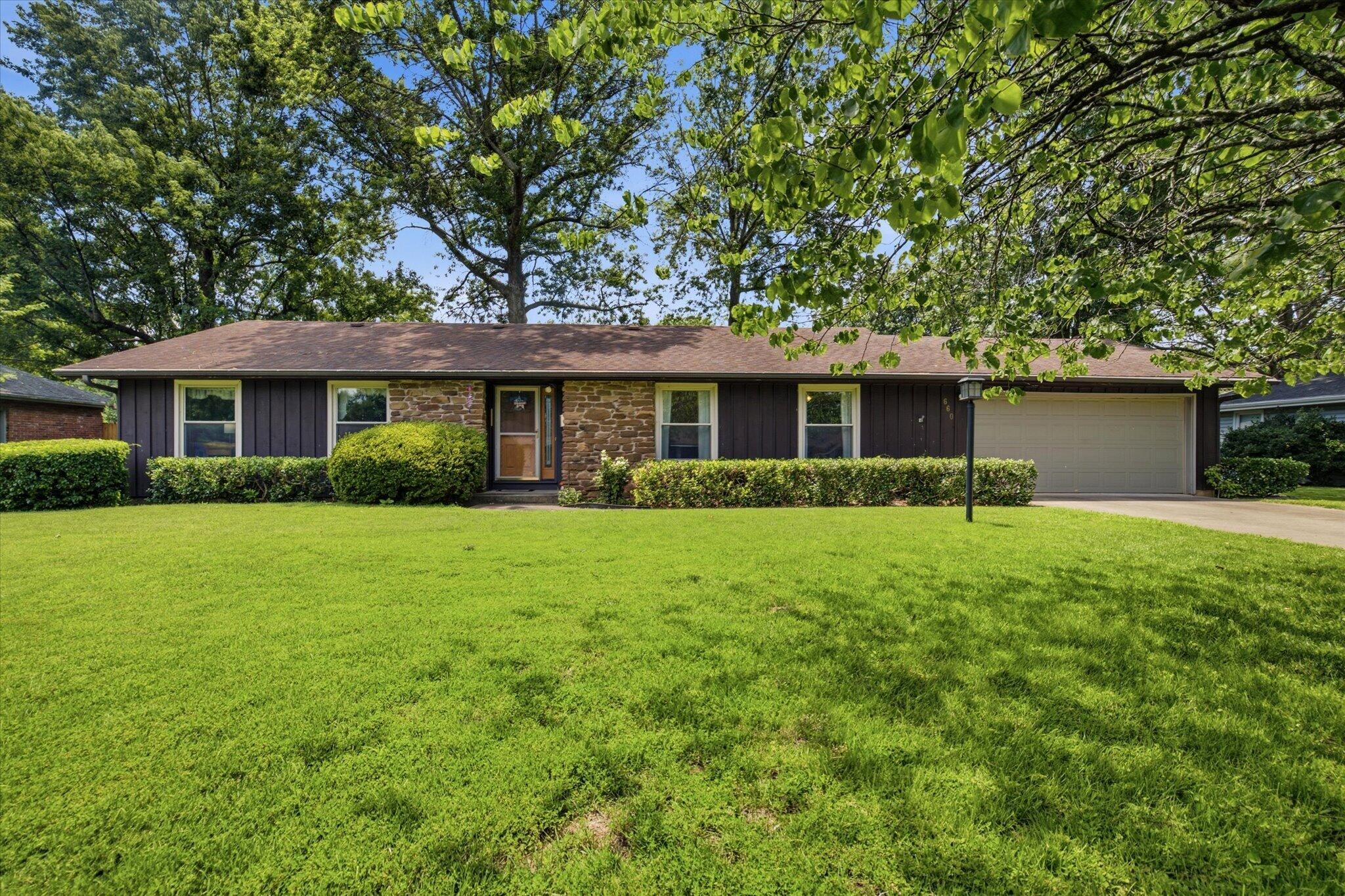 660 W Primrose 1