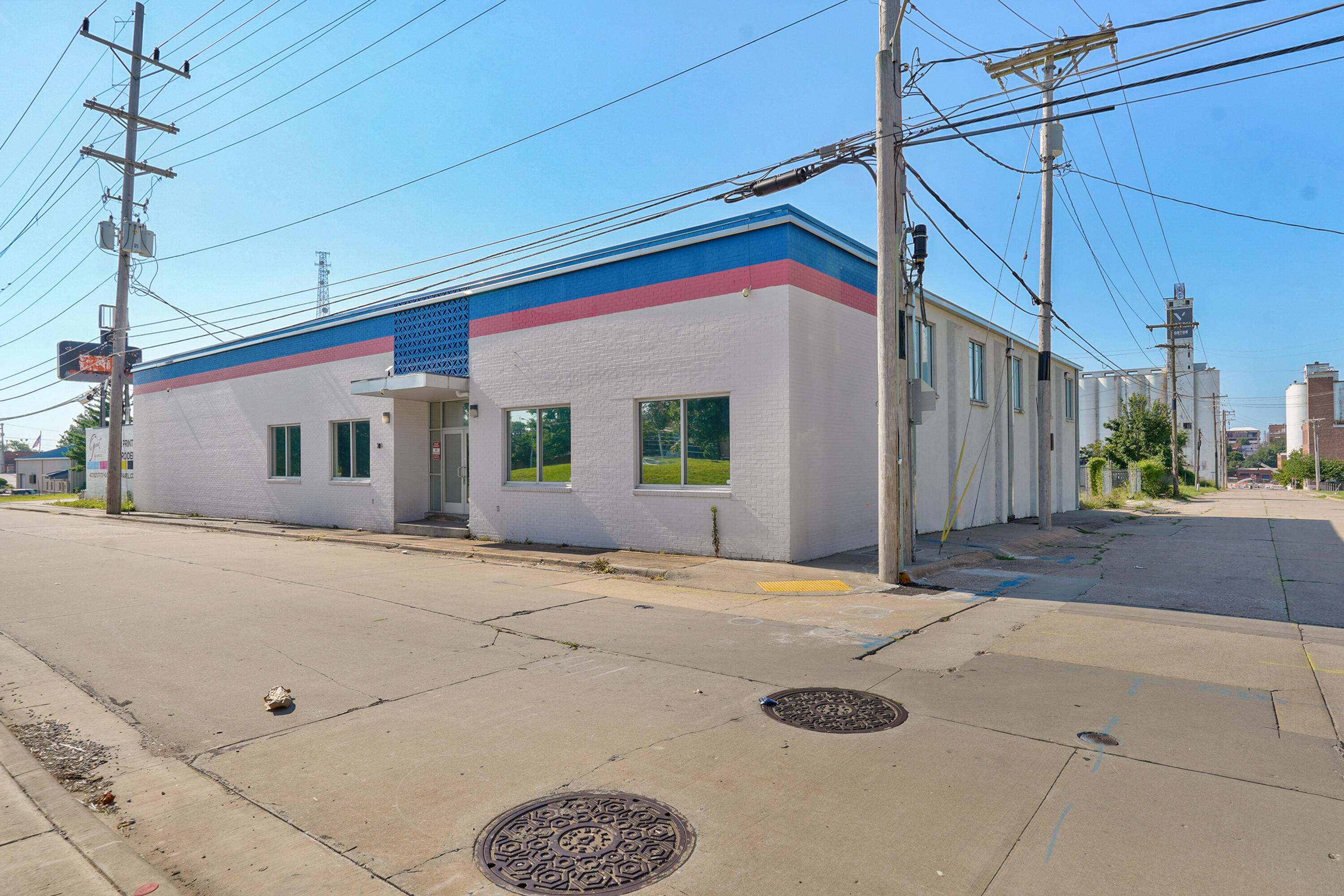 300 E Chestnut 1