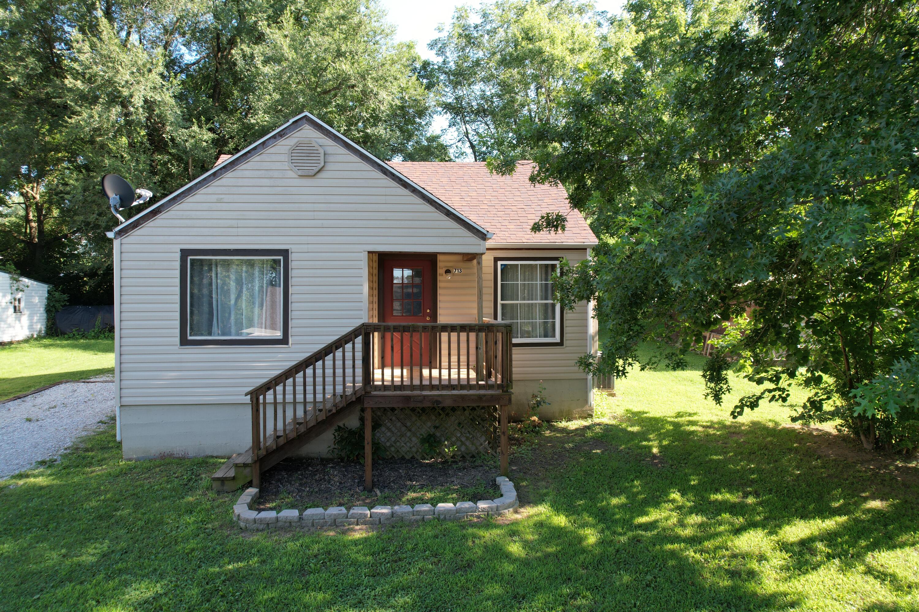 713 E Benton 1