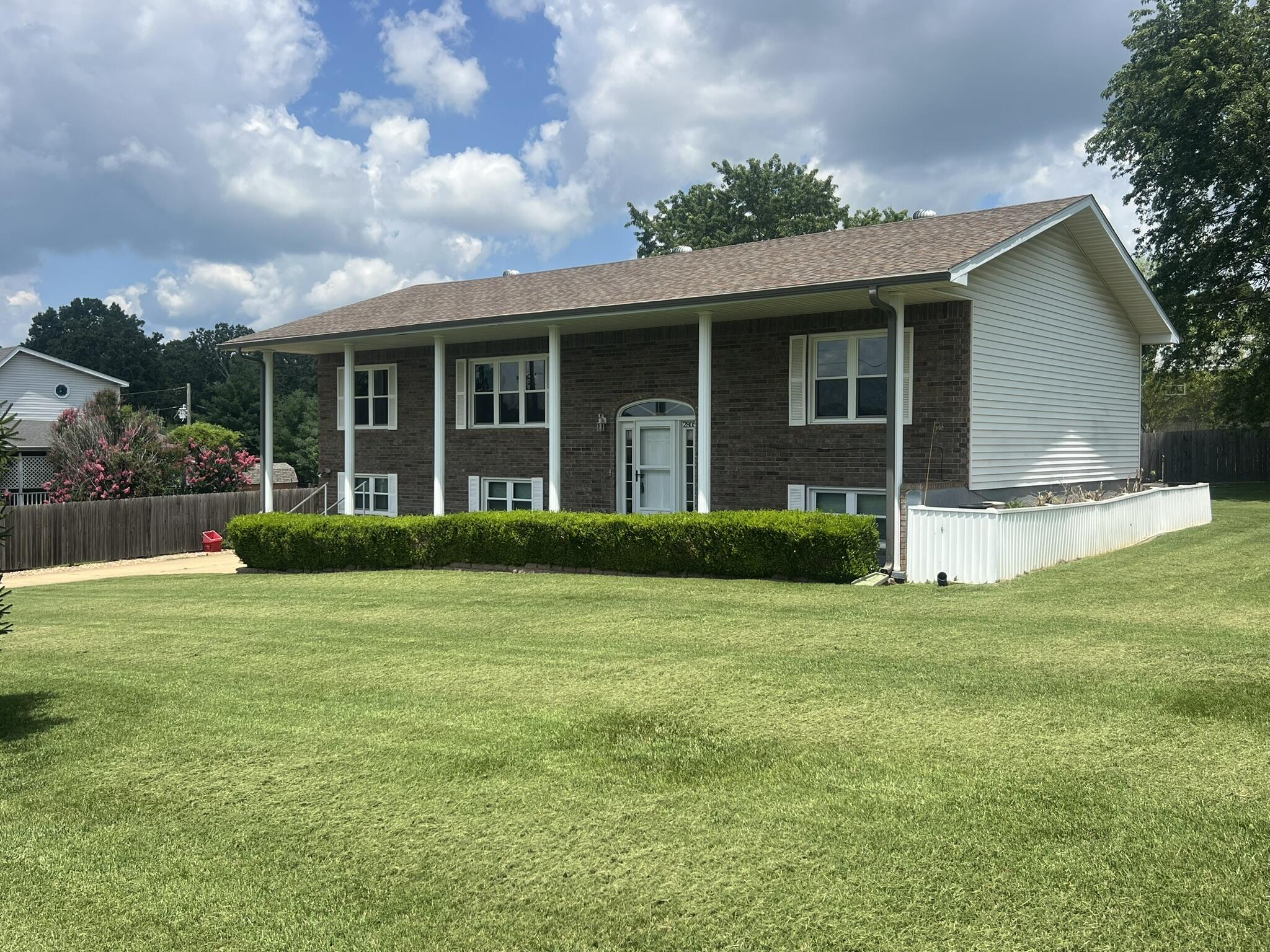 2805 Gleghorn 1