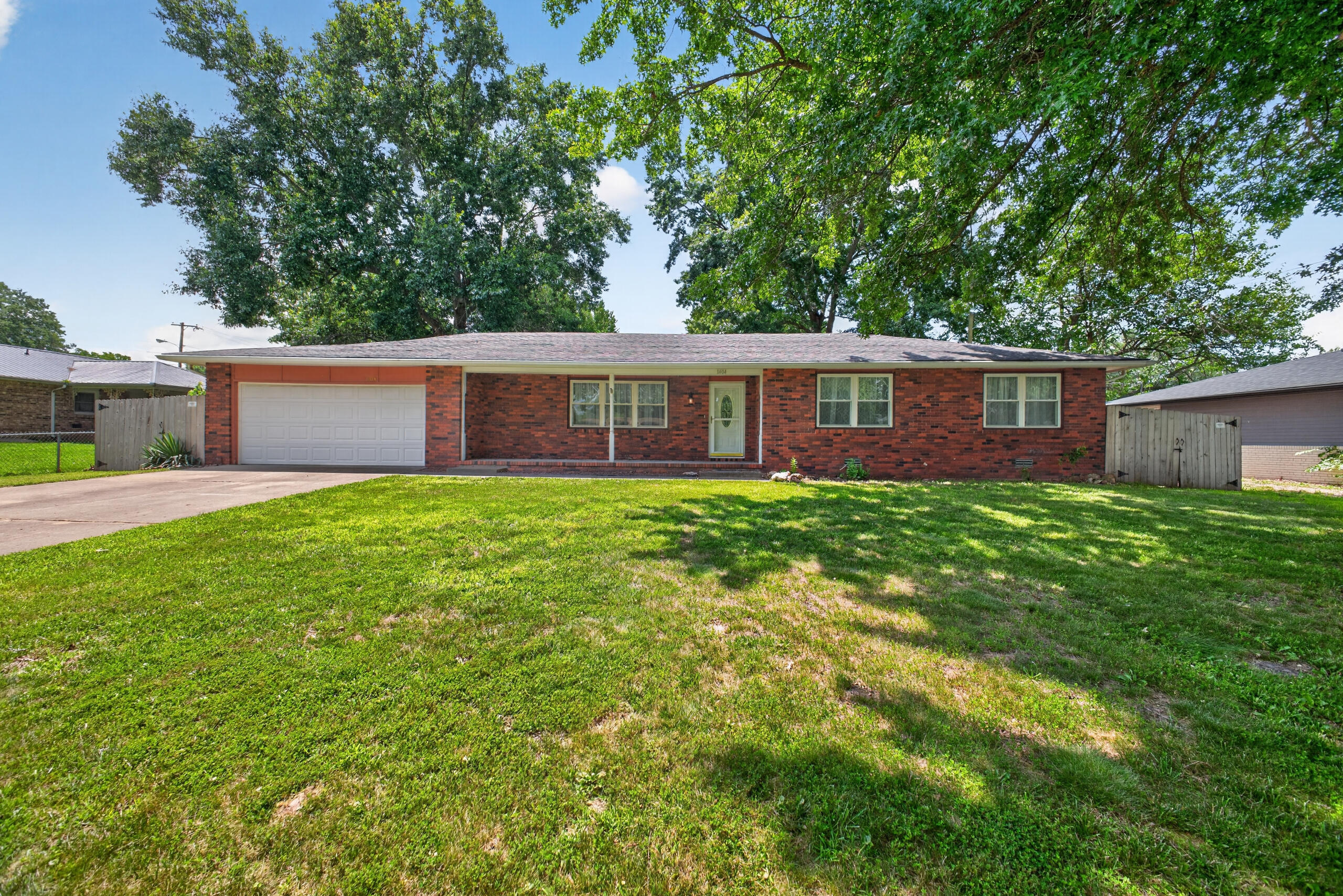 1404 E Lindon 1