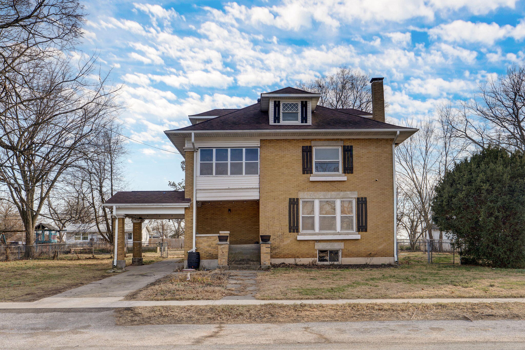 411 E Walker 1