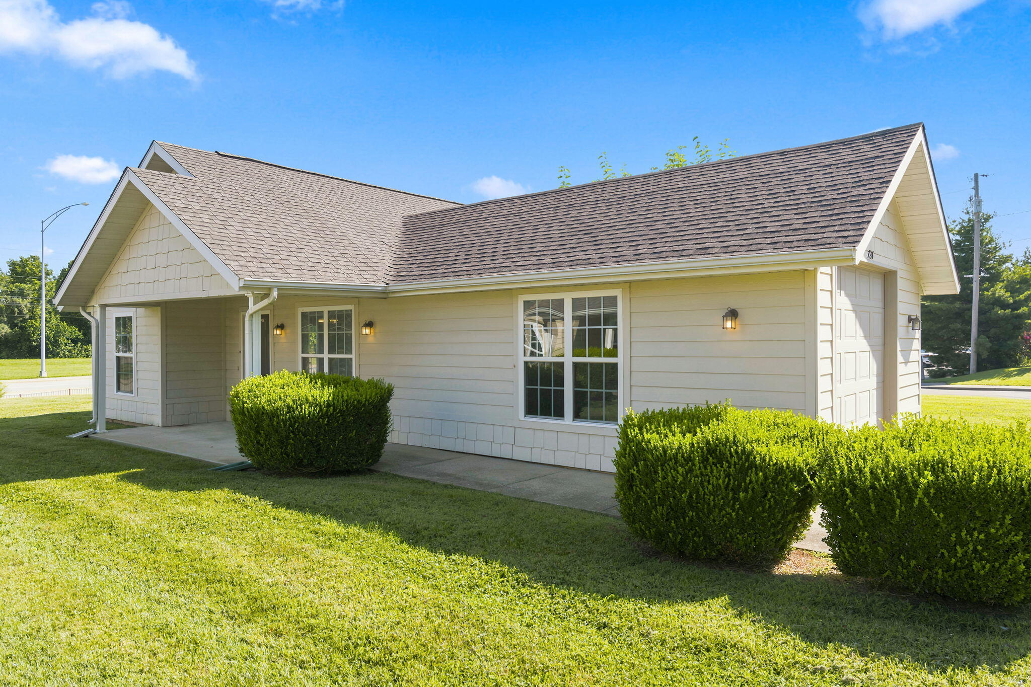 726 E Sunset 1