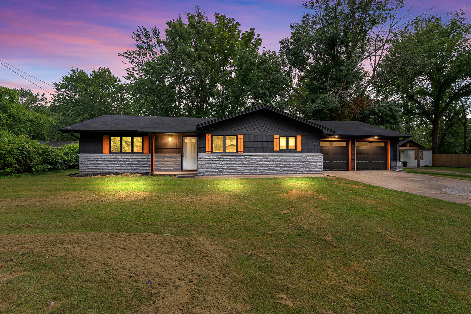 1538 E Lindberg 1