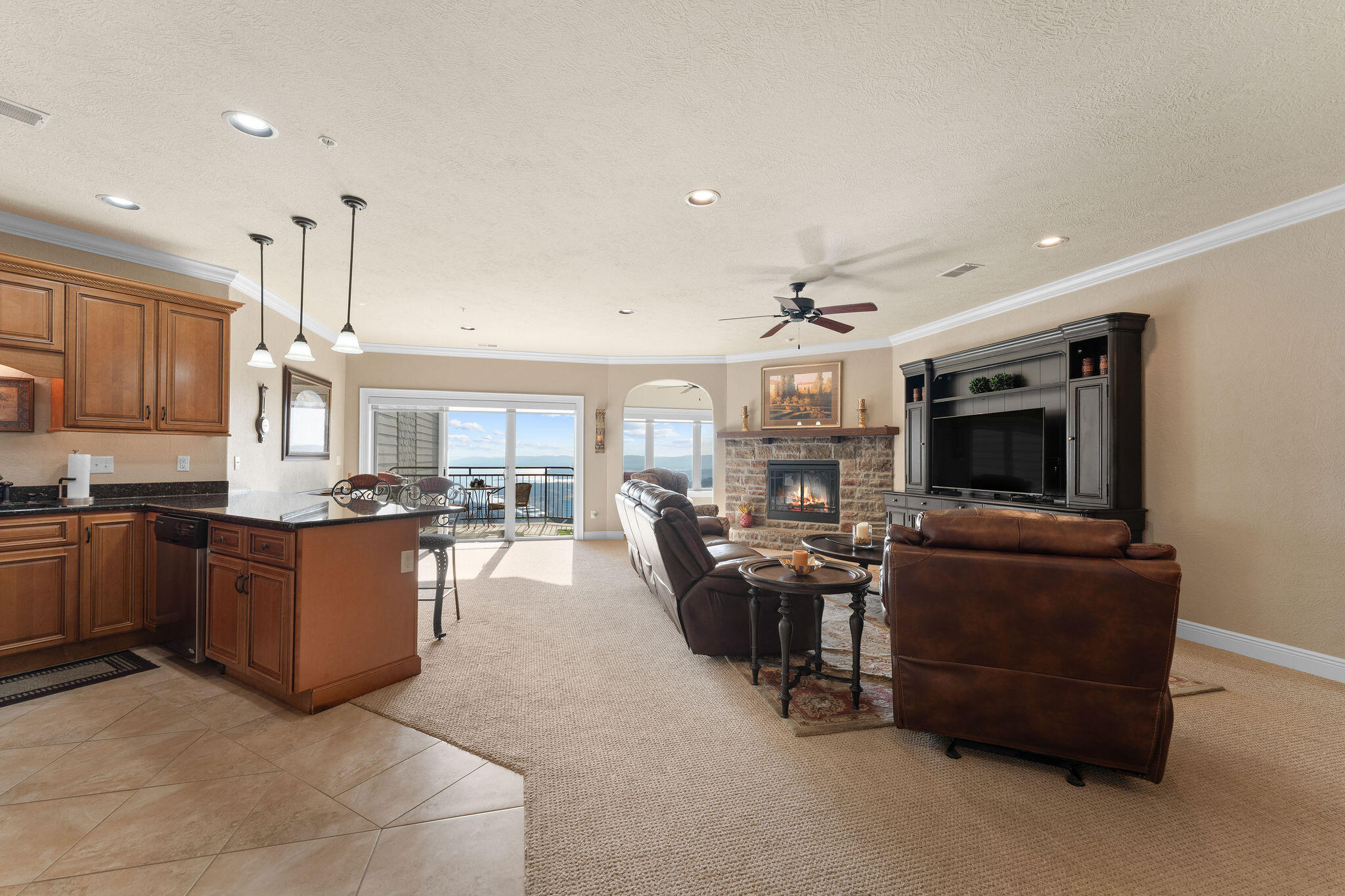 130 Royal Vista #605 1