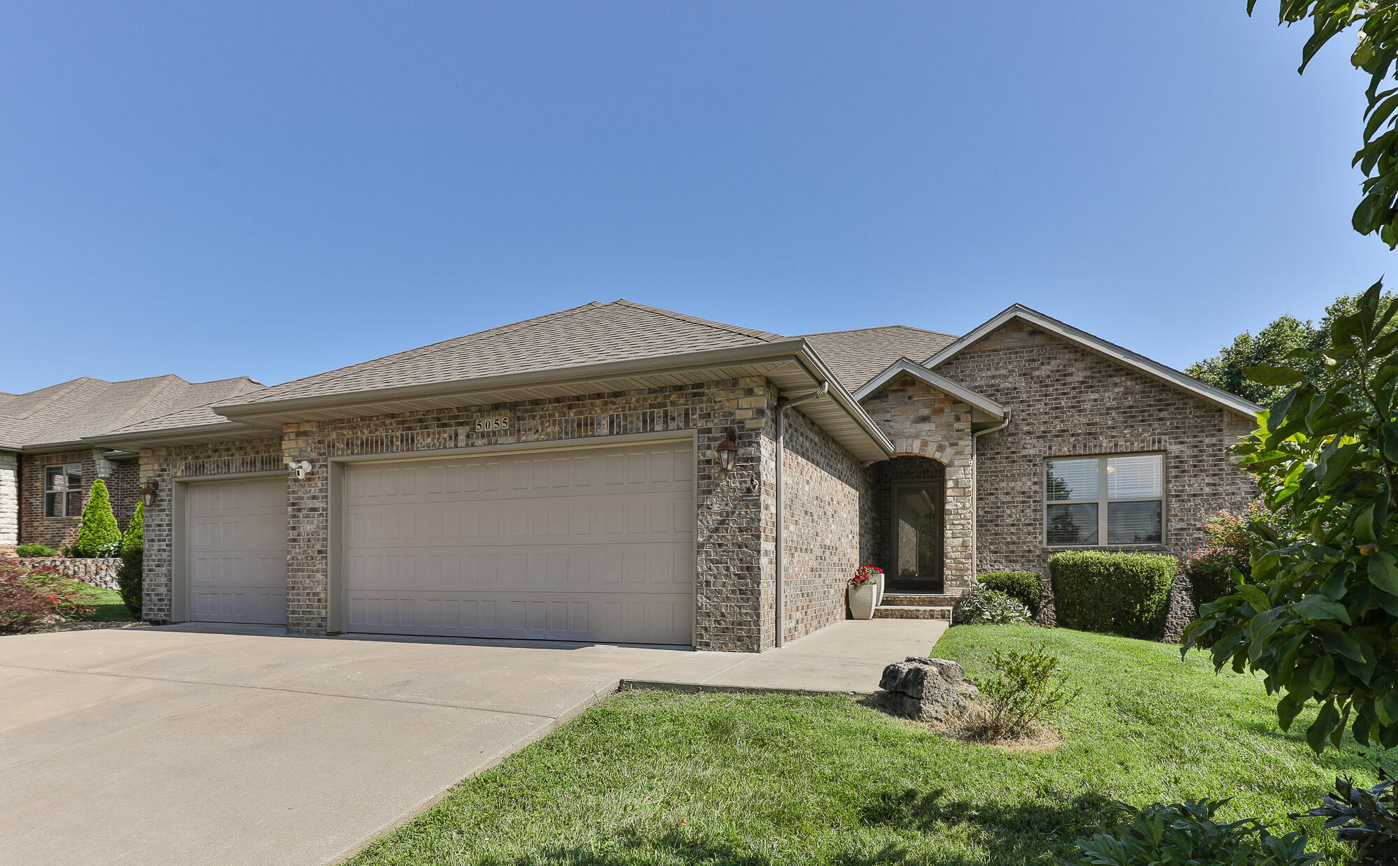 5055 E Farm Road 122 1