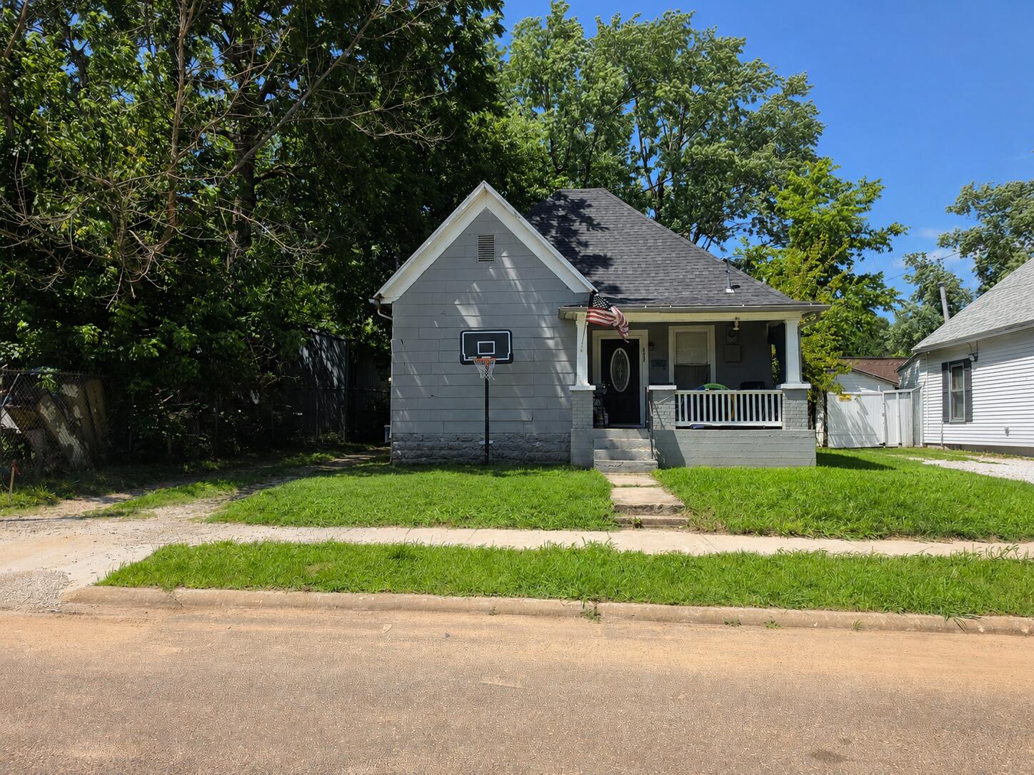 1233 E Thoman 1