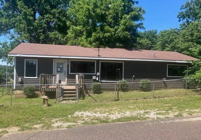 201 N Elm 1