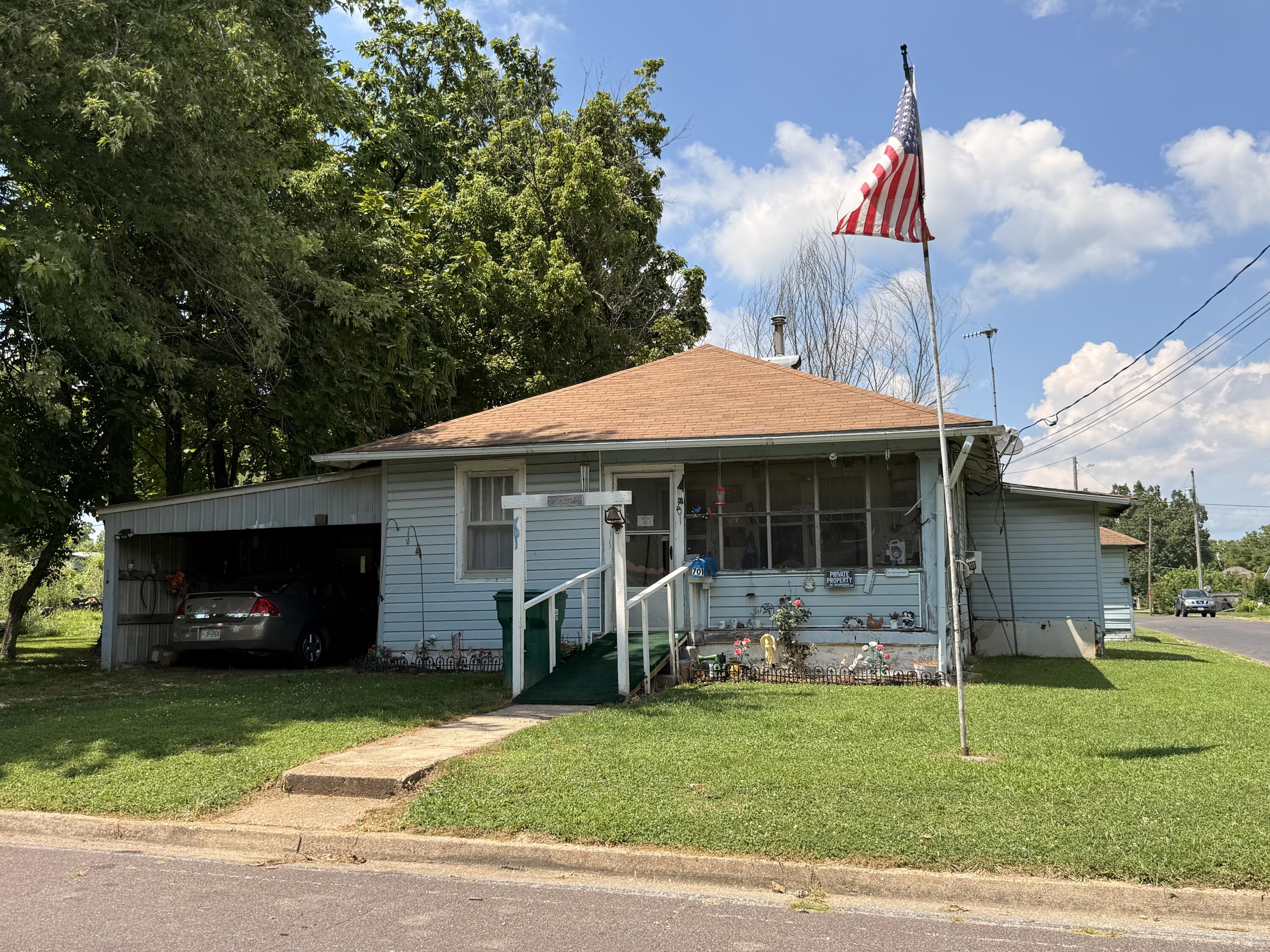701 W Frisco 1