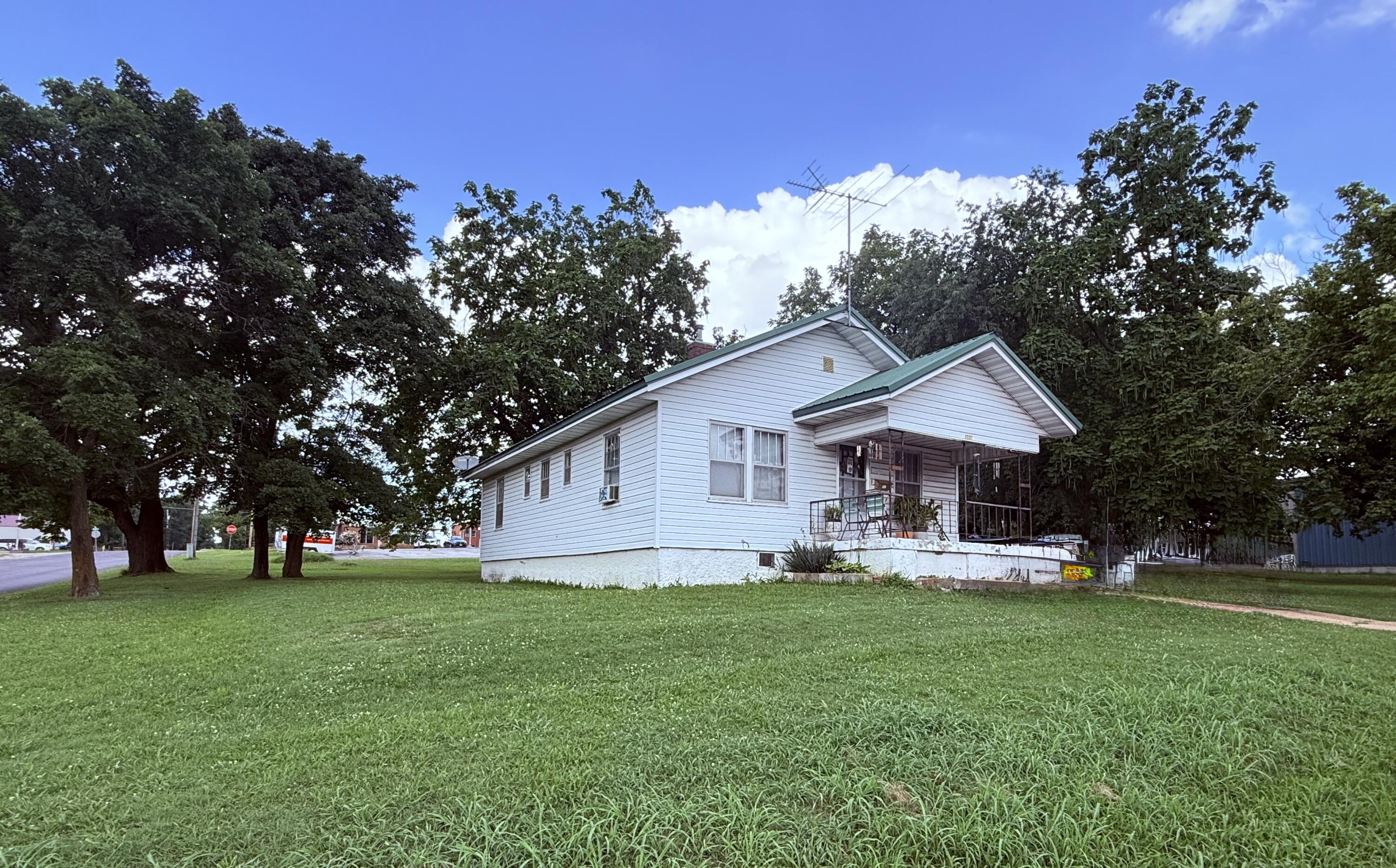 209 W 2nd 1