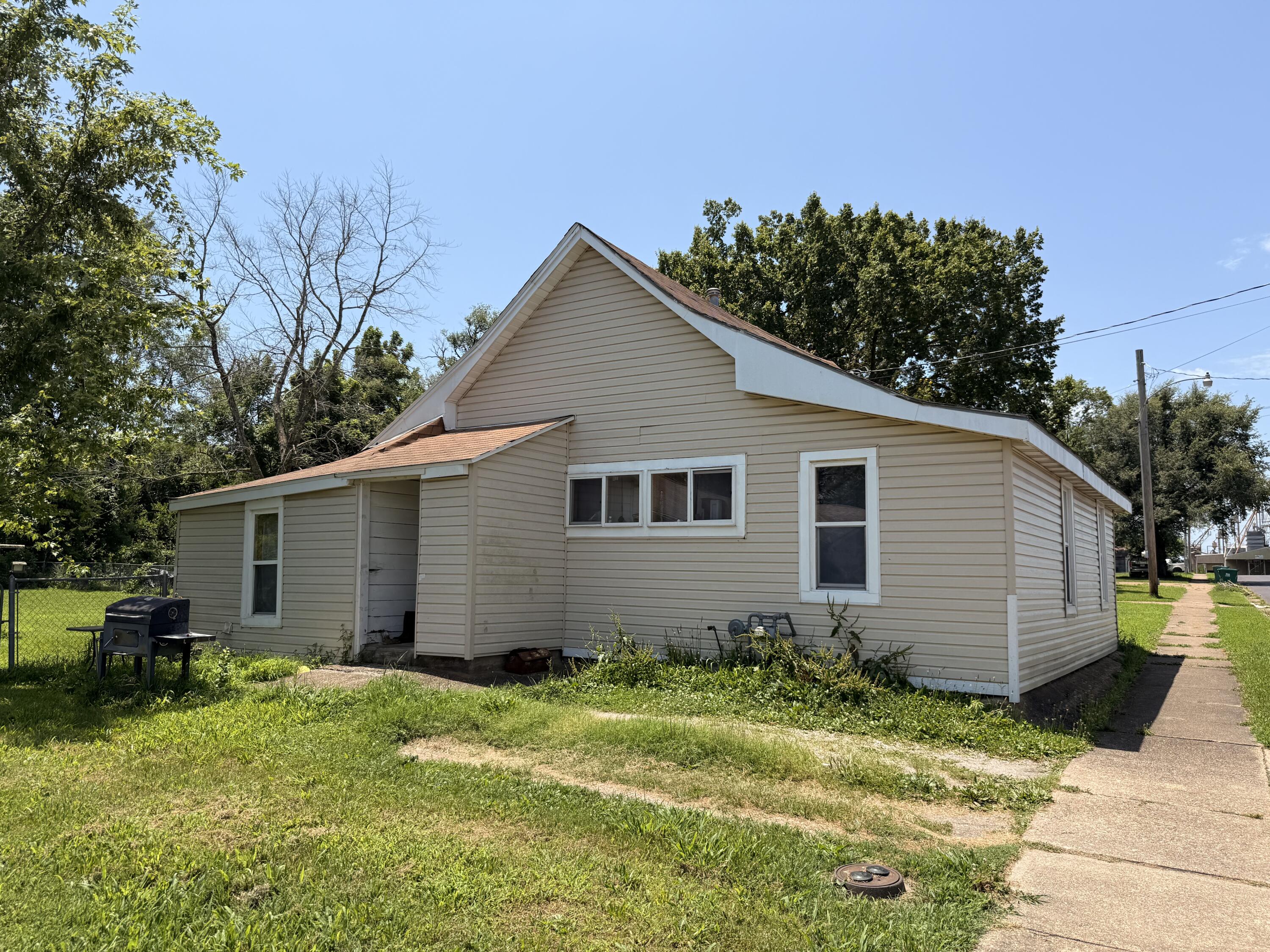 434 E Front 1