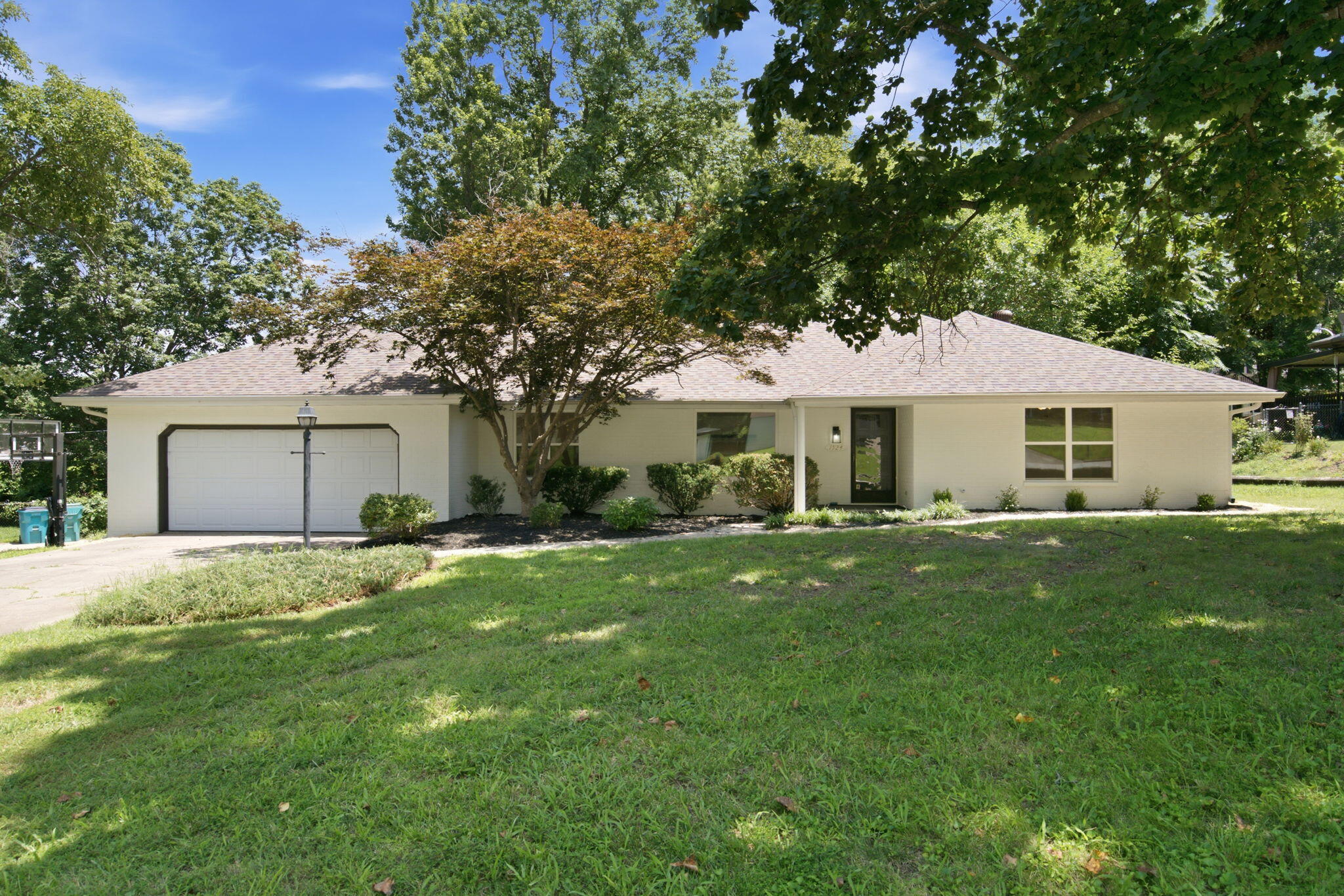 1524 S Charing 1