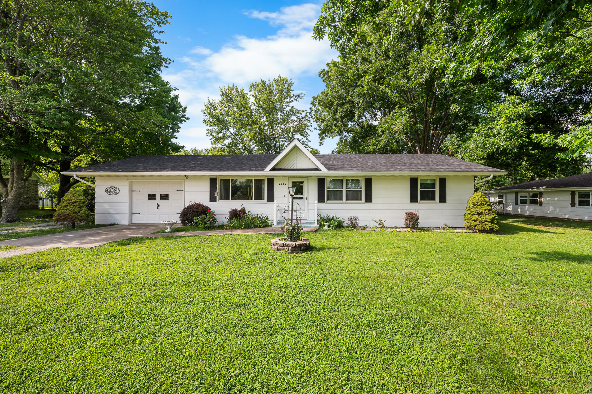 1417 W Locust 1