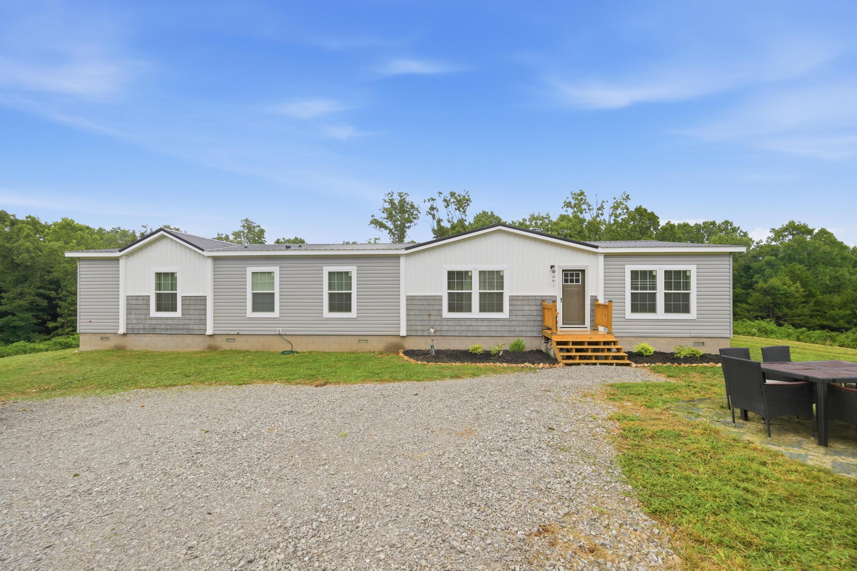 1270 Plainview 1