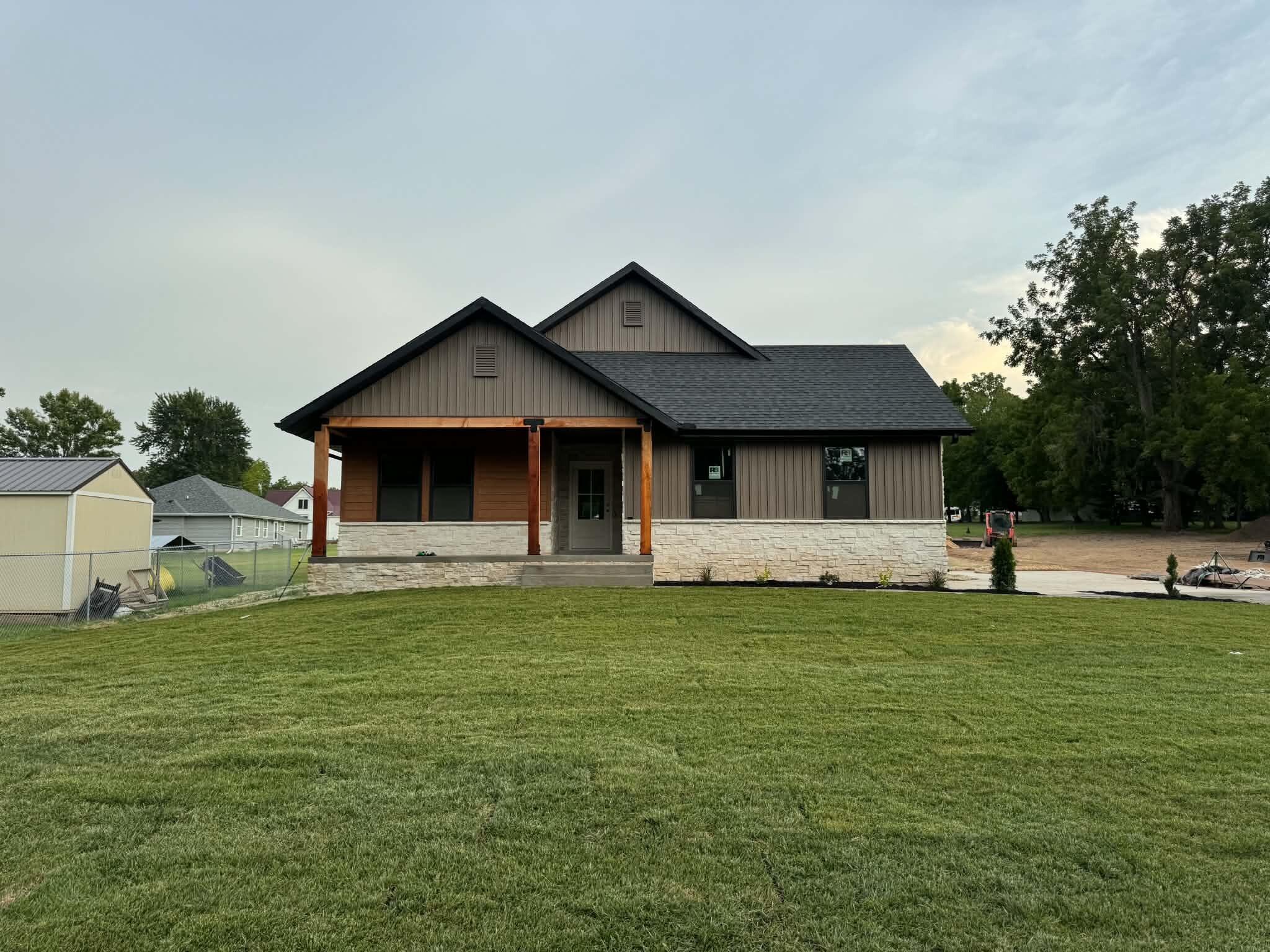 302 W Linn 1