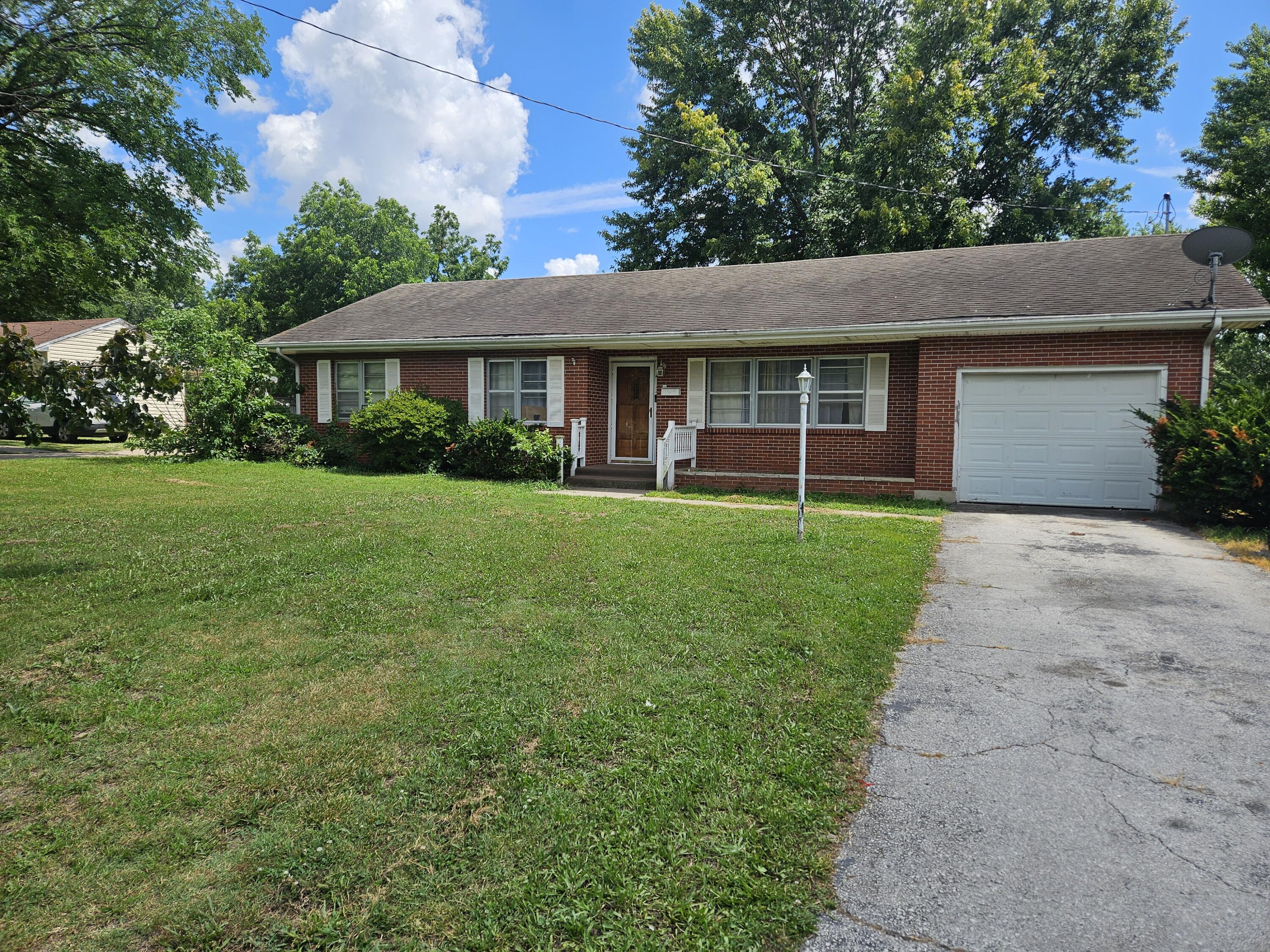443 W County 1
