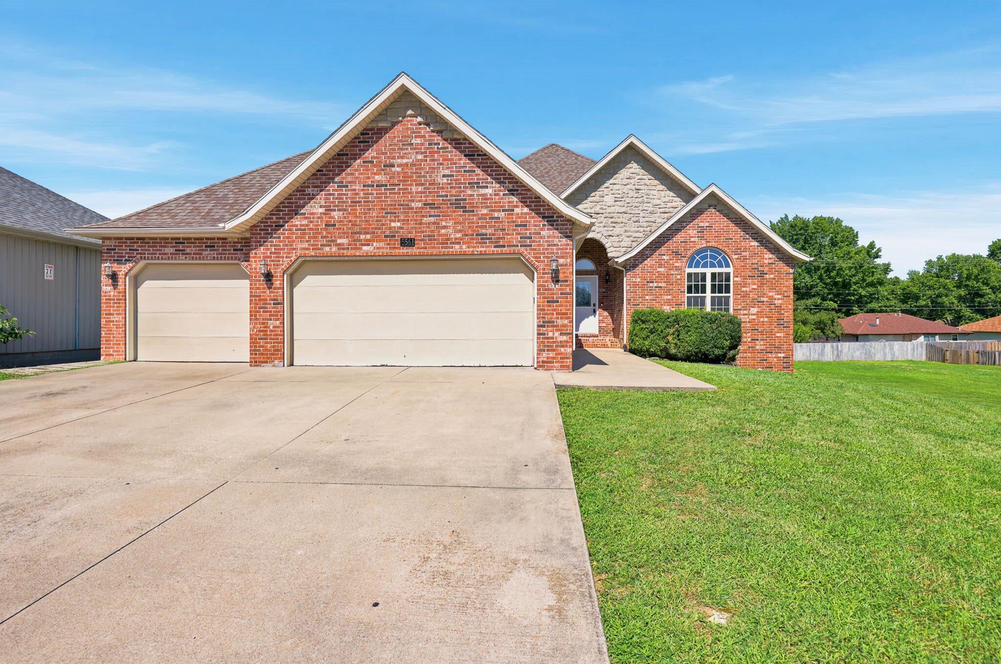 5561 S Pinehurst 1