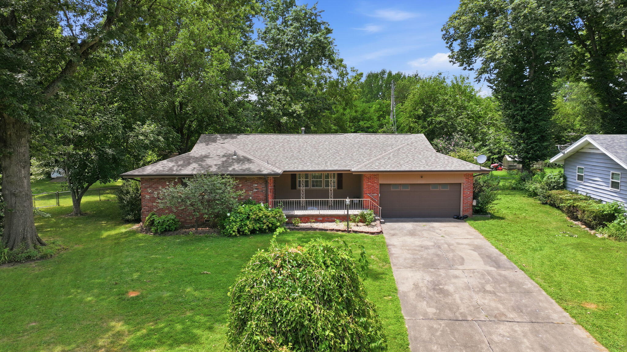 2411 S Mayfair 1