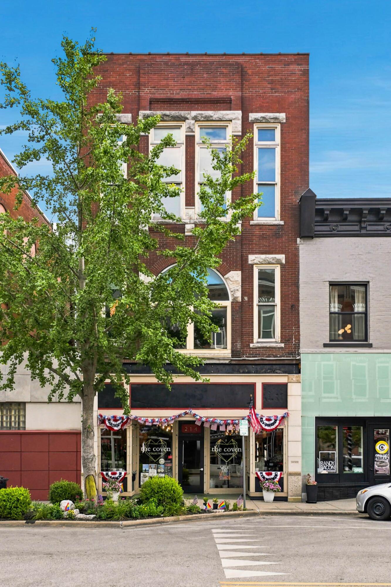 214 E Commercial 1