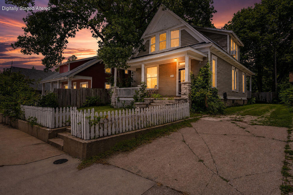 531 E Division 1