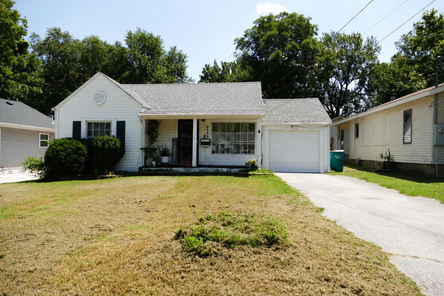 2542 N Kellett 1