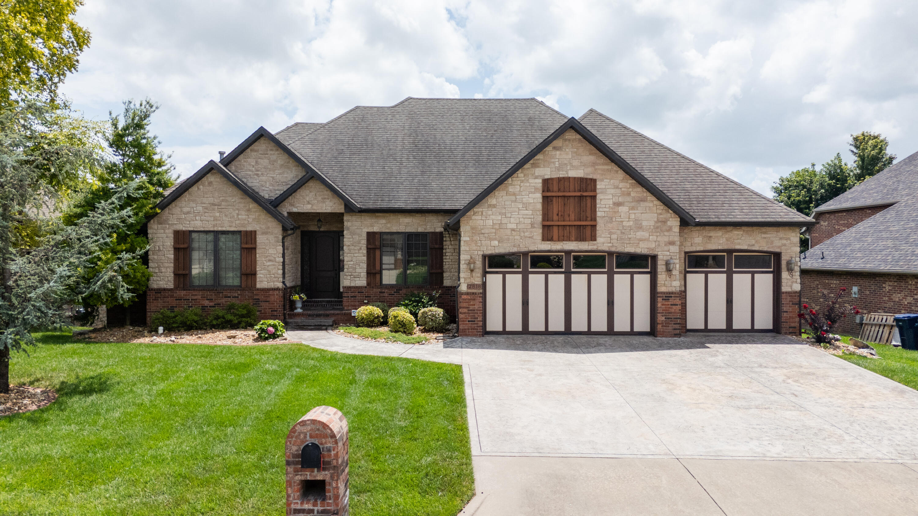 2818 E Cherrybark 1