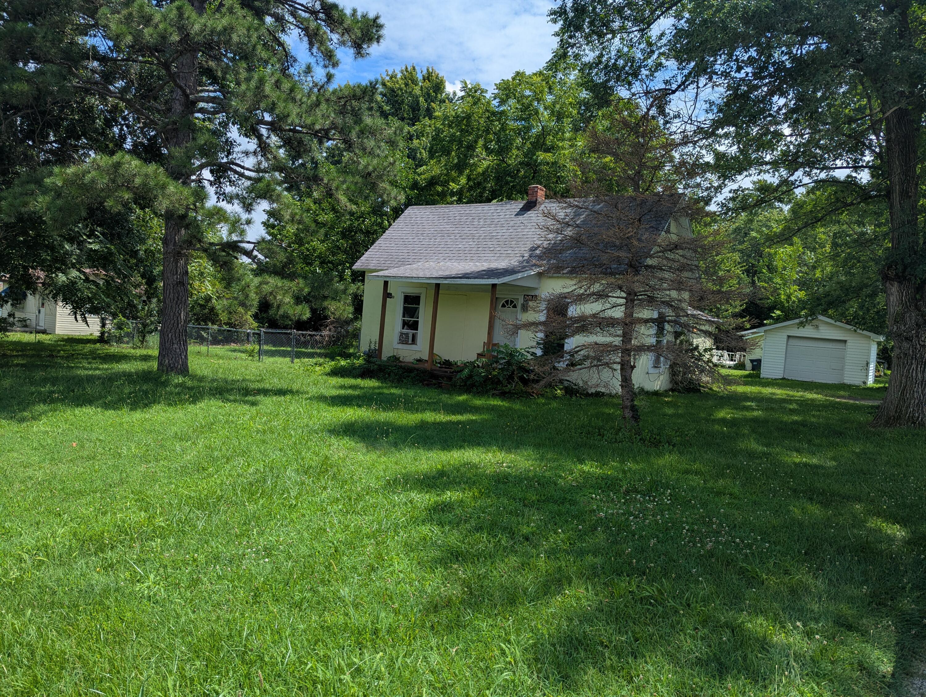 536 S Walnut 1