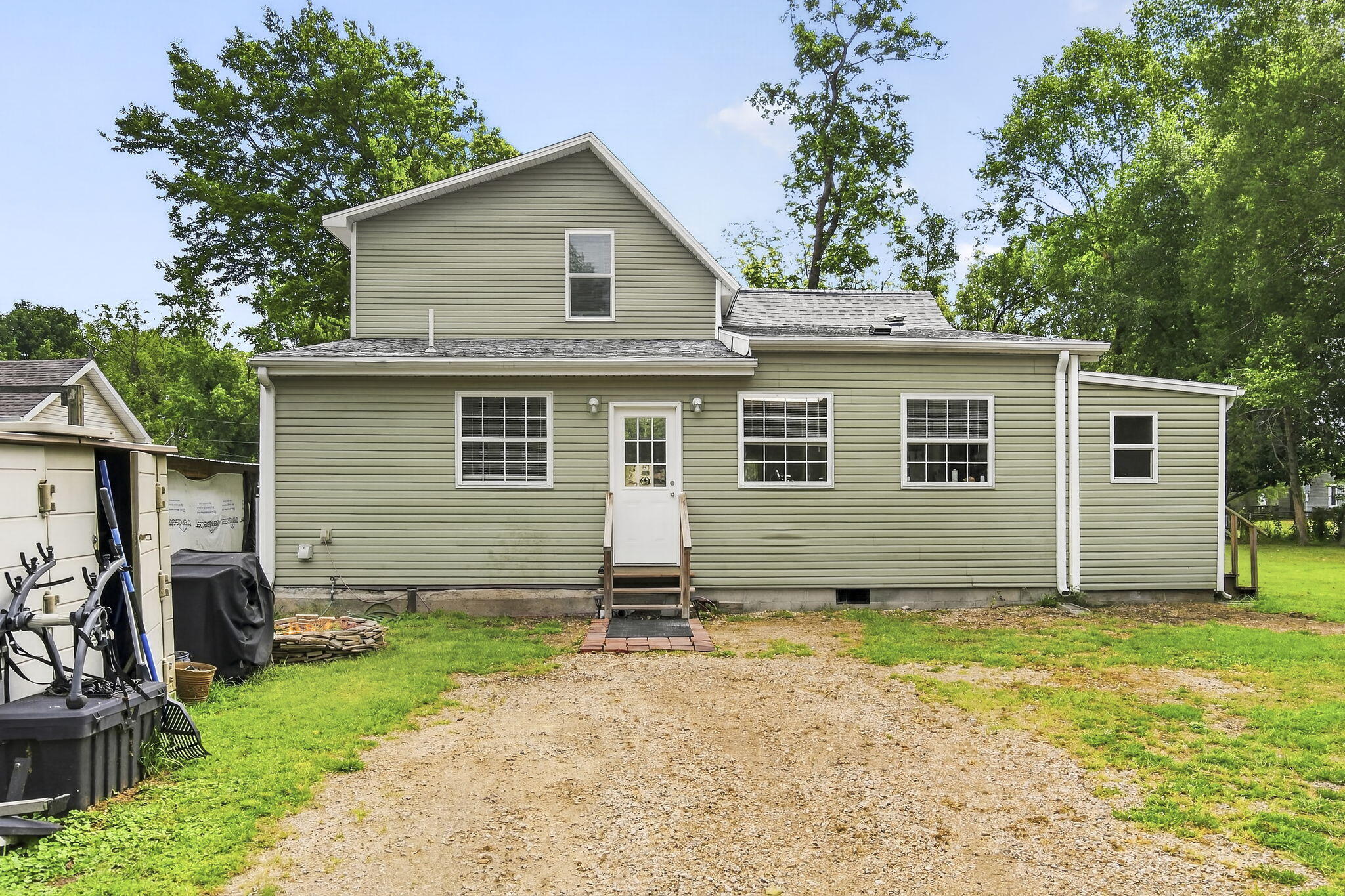 1911 N Benton 1
