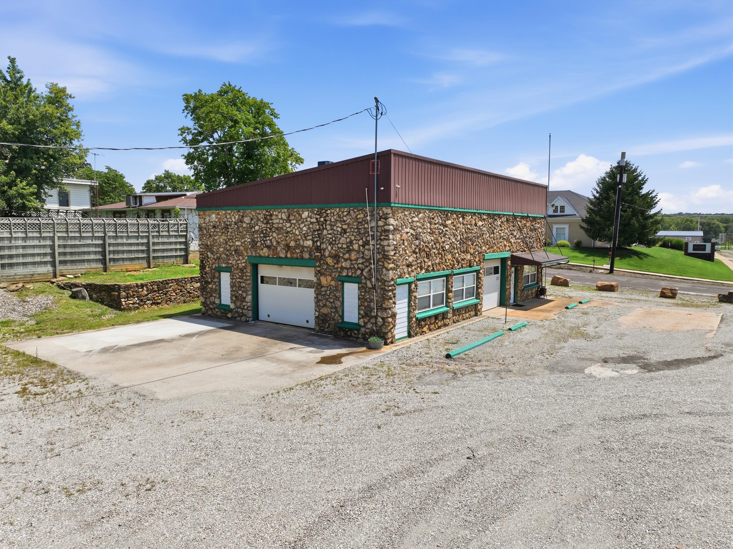 301 N Elm