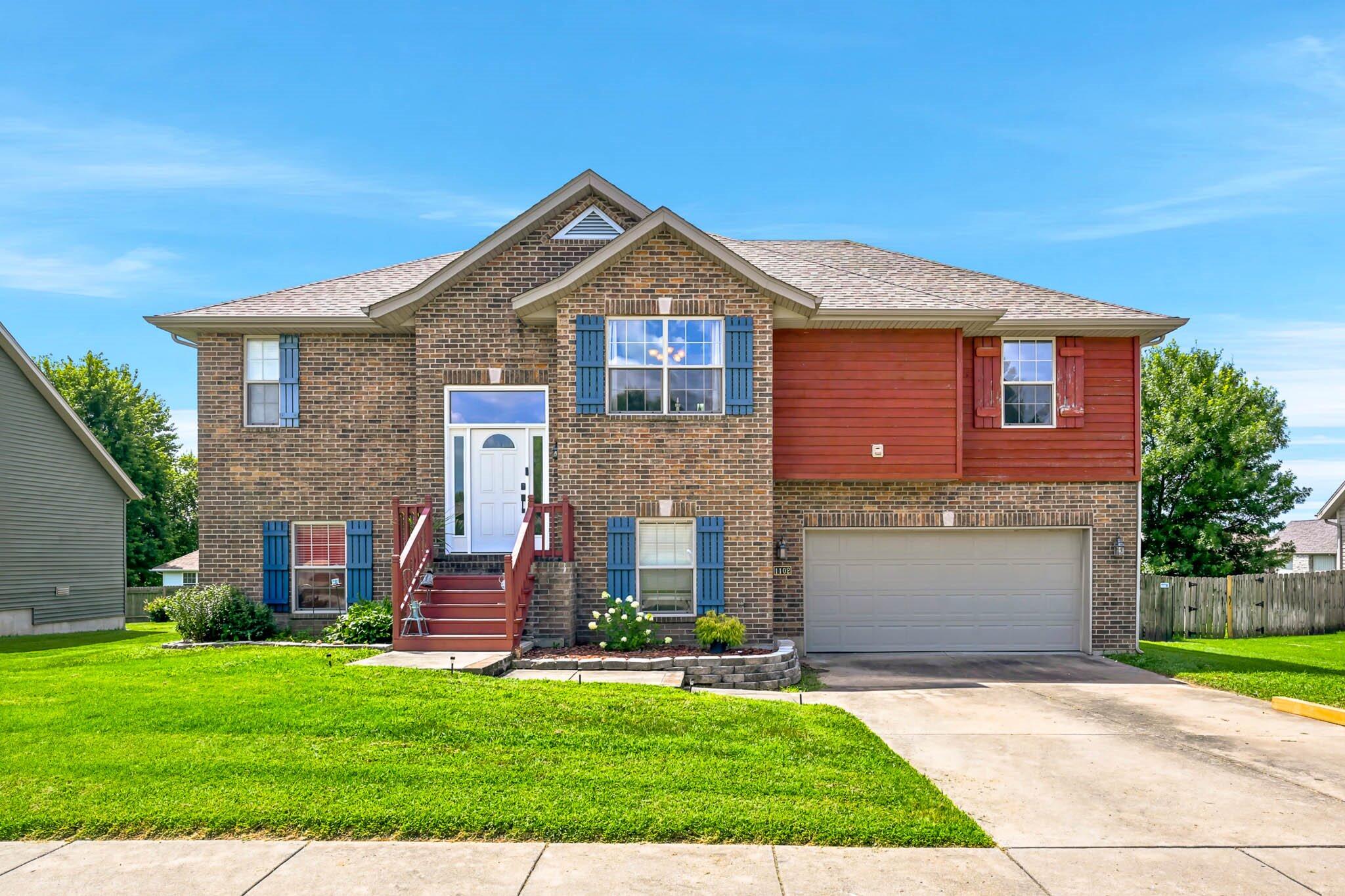1102 E Cobblestone 1