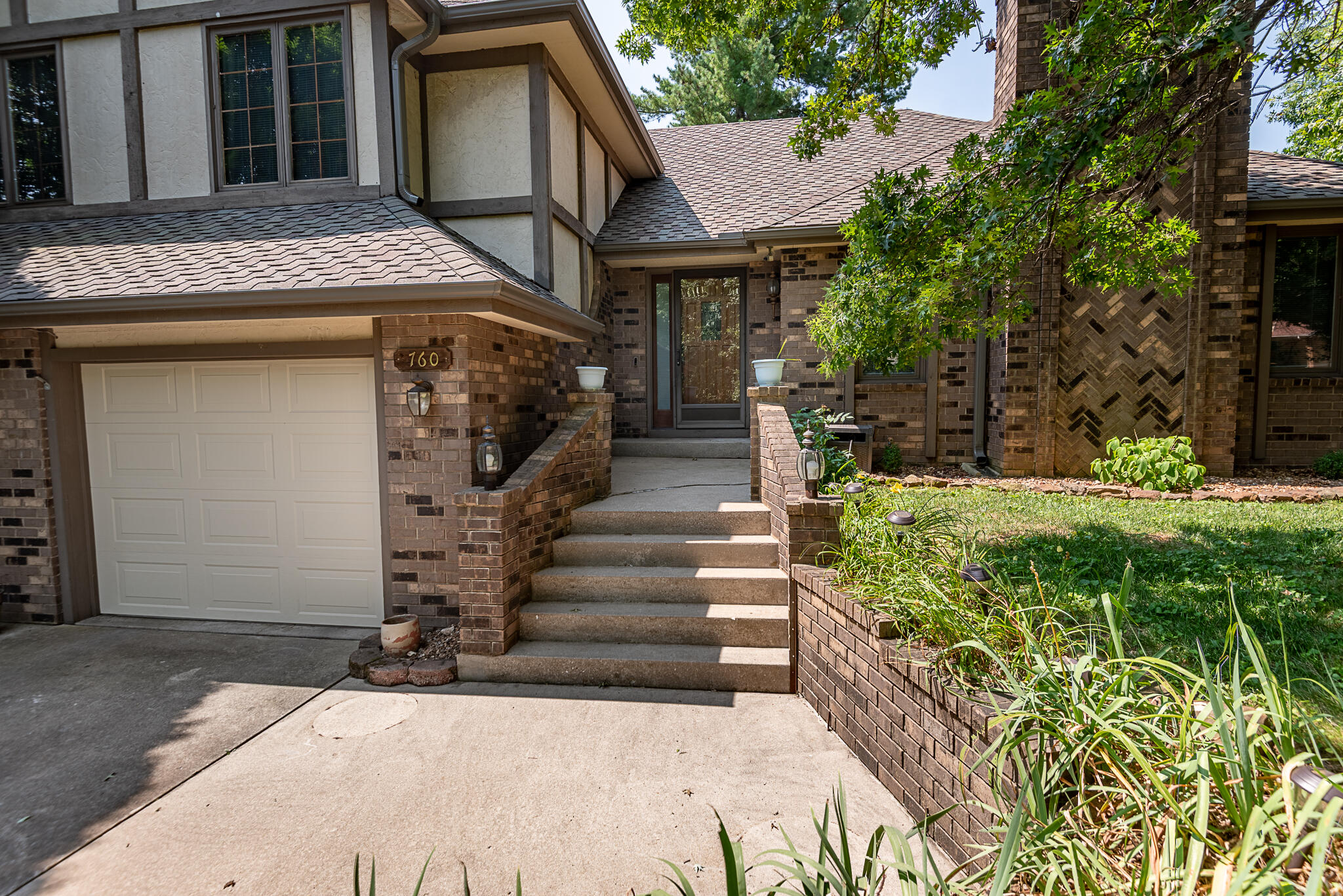 760 W Sherwood 1